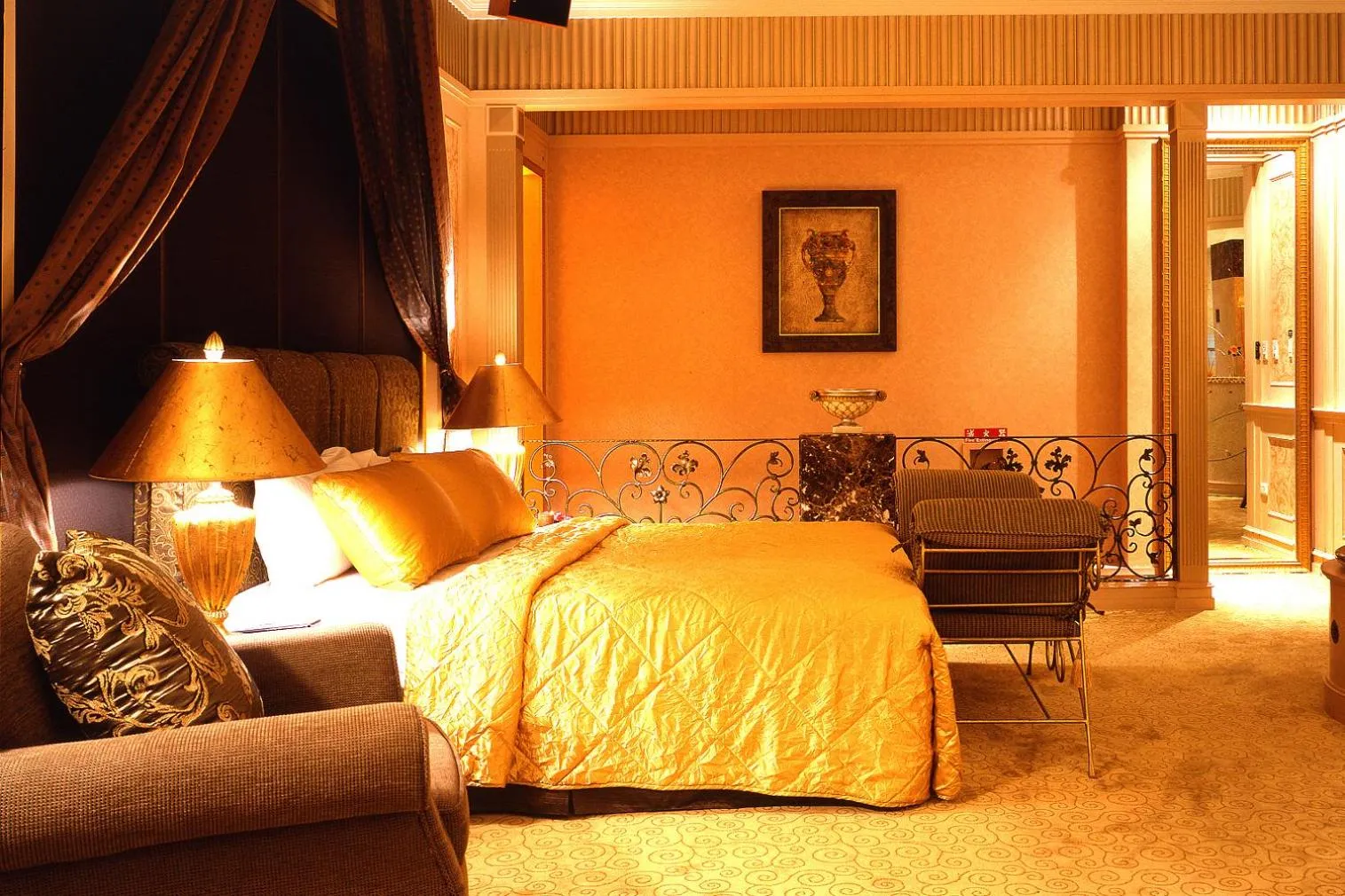 Photo of the whole room, Bed in Dongfeng Motel