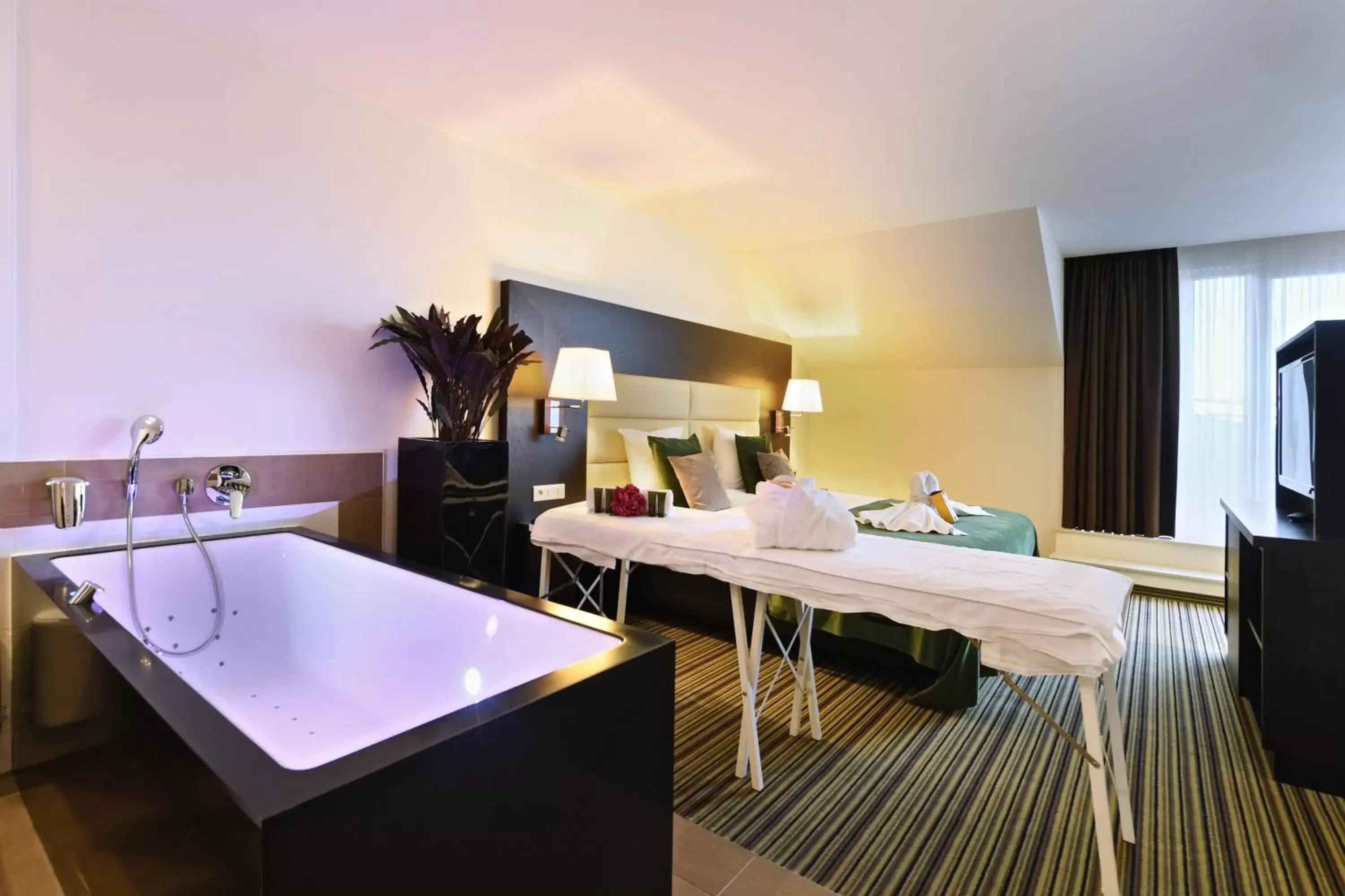 Suite with Sauna in Hotel Charleroi Airport - Van Der Valk Suite with Sauna in Hotel Charleroi Airport - Van Der Valk