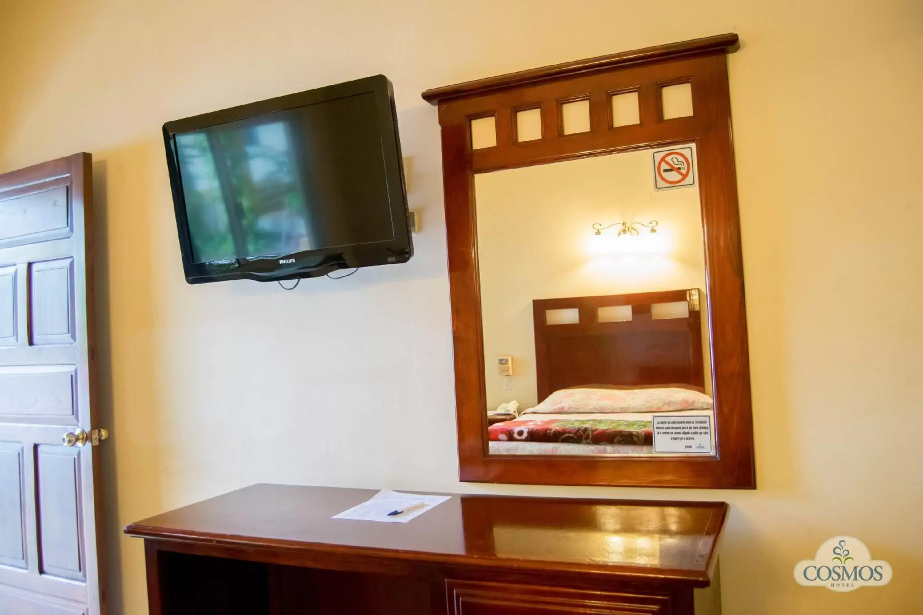 TV and multimedia, TV/Entertainment Center in Hotel Cosmos