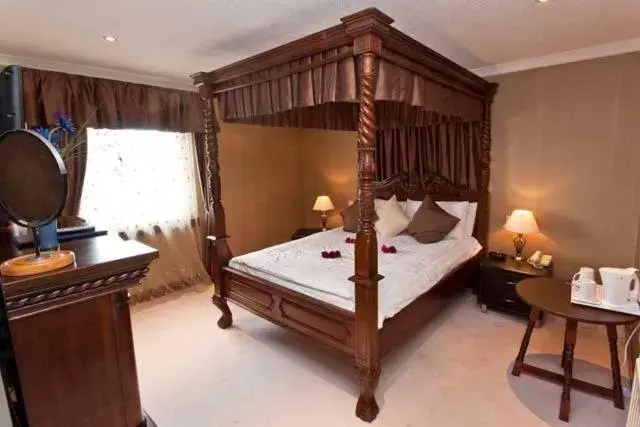 Bed in Durrant House Hotel