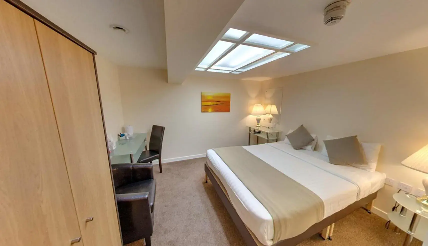 Bedroom, Bed in Britannia Edinburgh Hotel