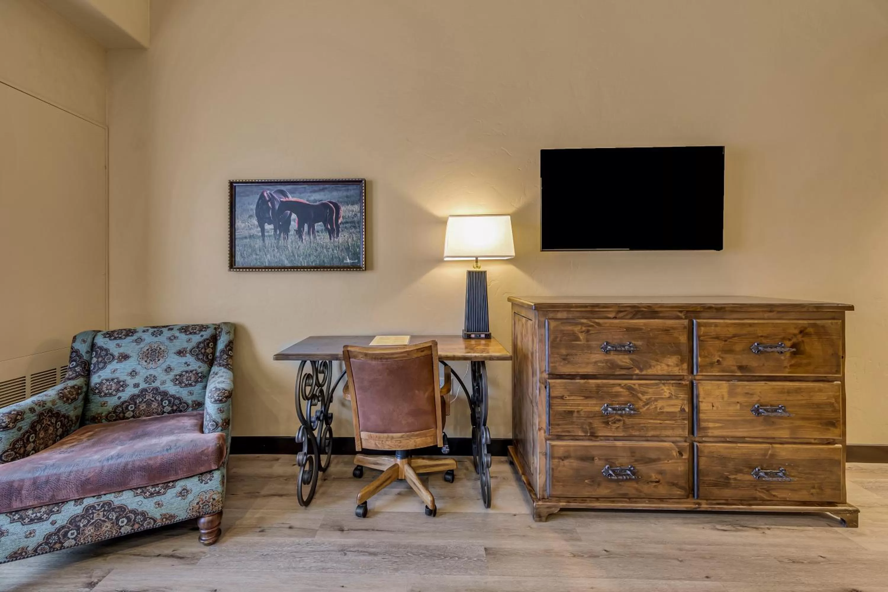 TV and multimedia in The Murieta Inn and Spa