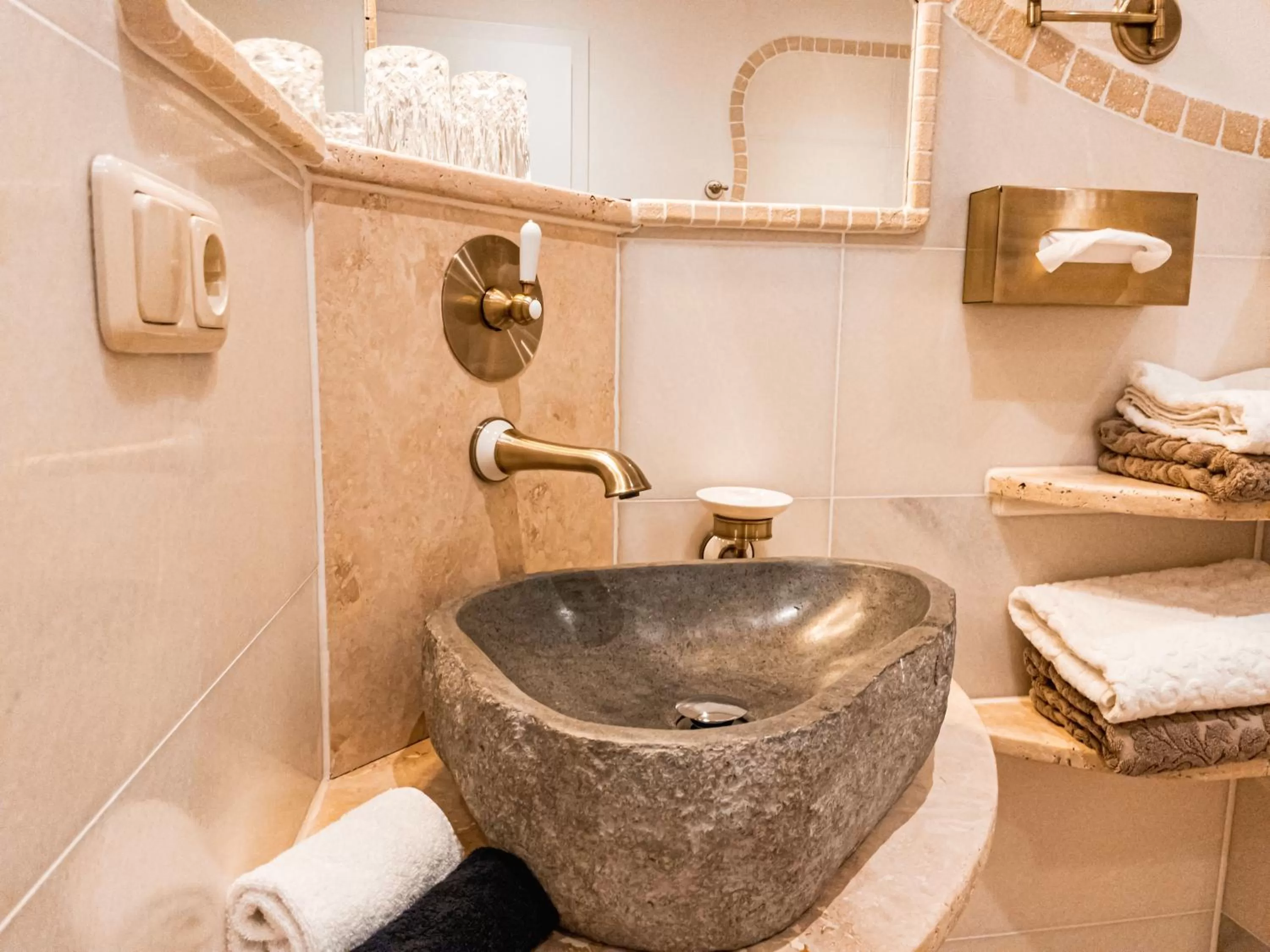 Bathroom in Gasthof Lend-Platzl