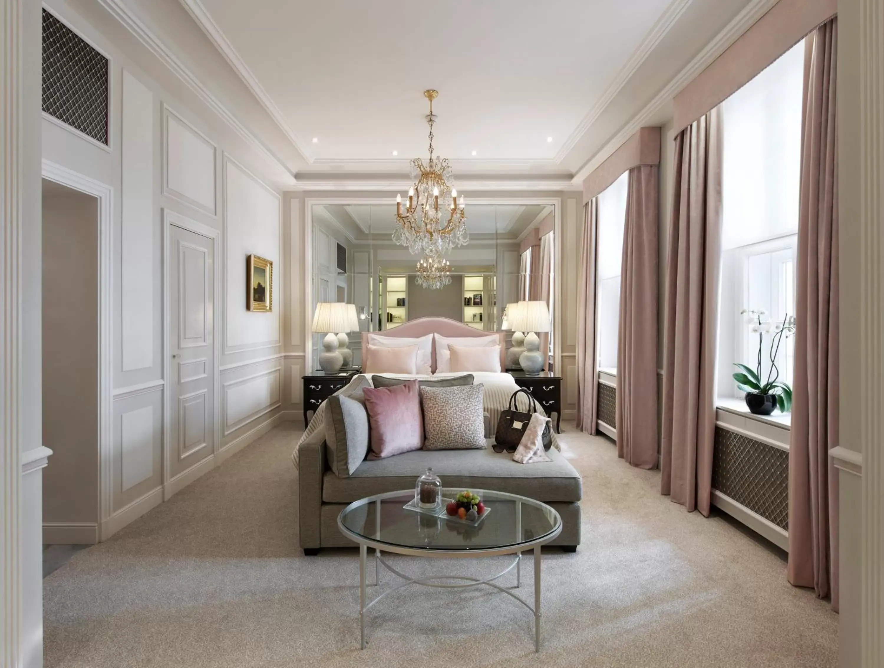 Photo of the whole room, Seating Area in Hotel Sacher Wien