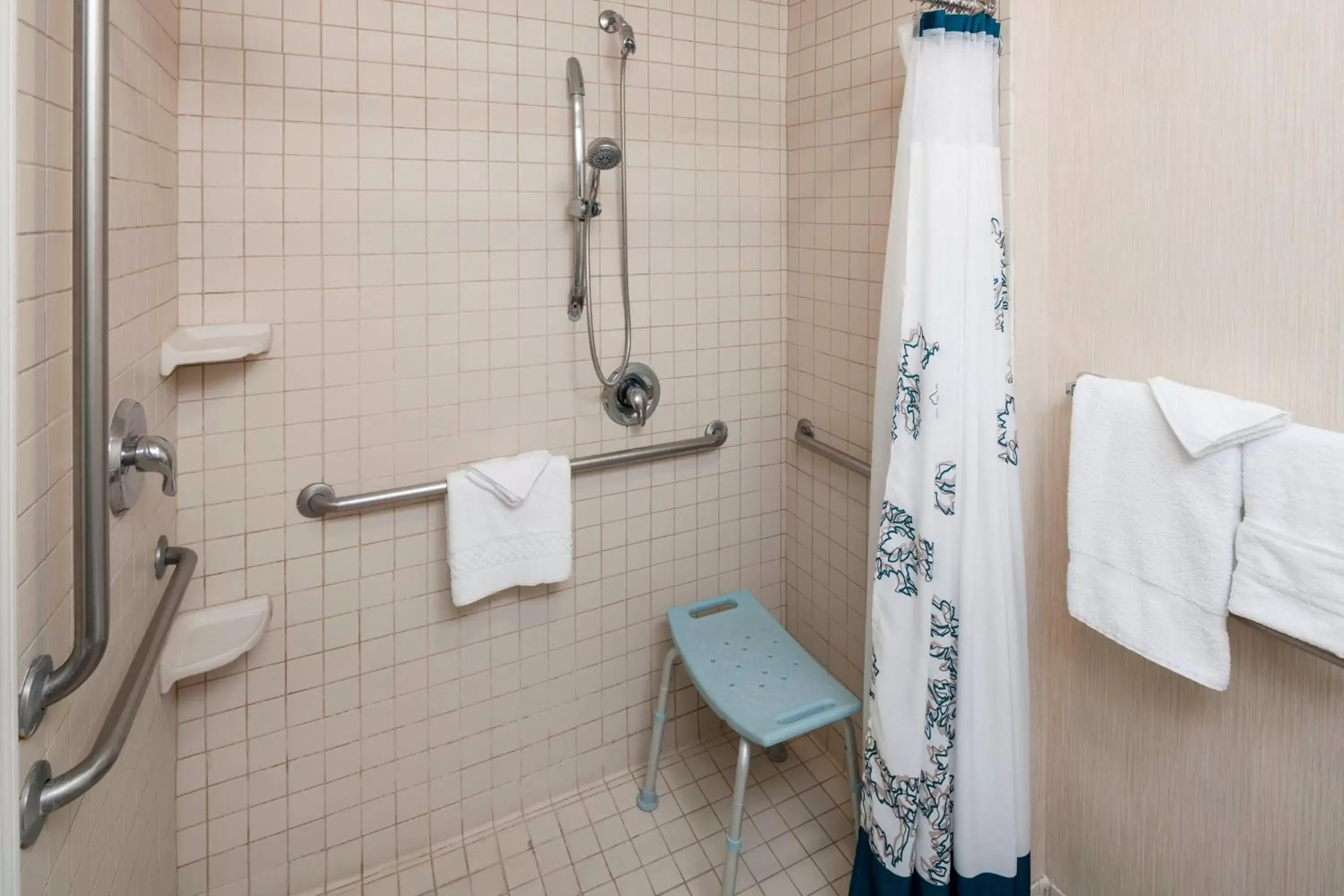 Bathroom in Residence Inn Tucson Airport