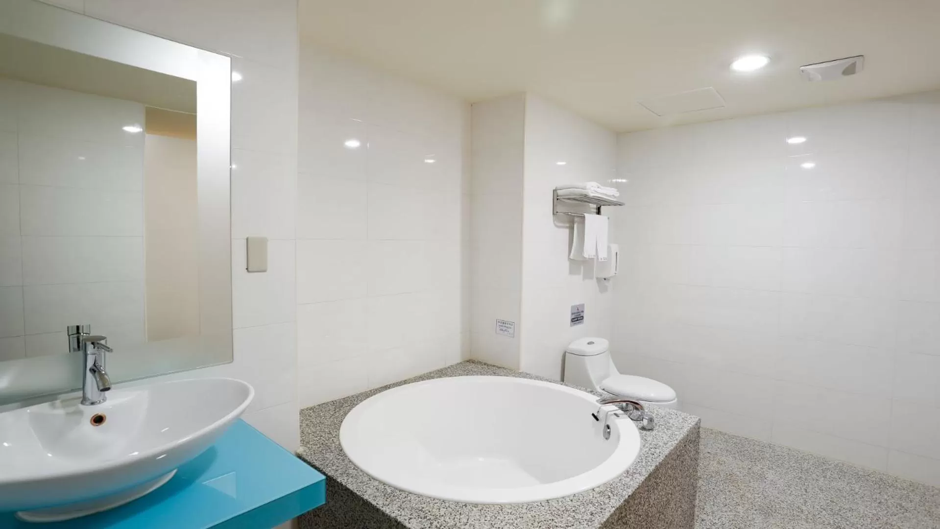 Bathroom in Walker Hotel - Zhengyi
