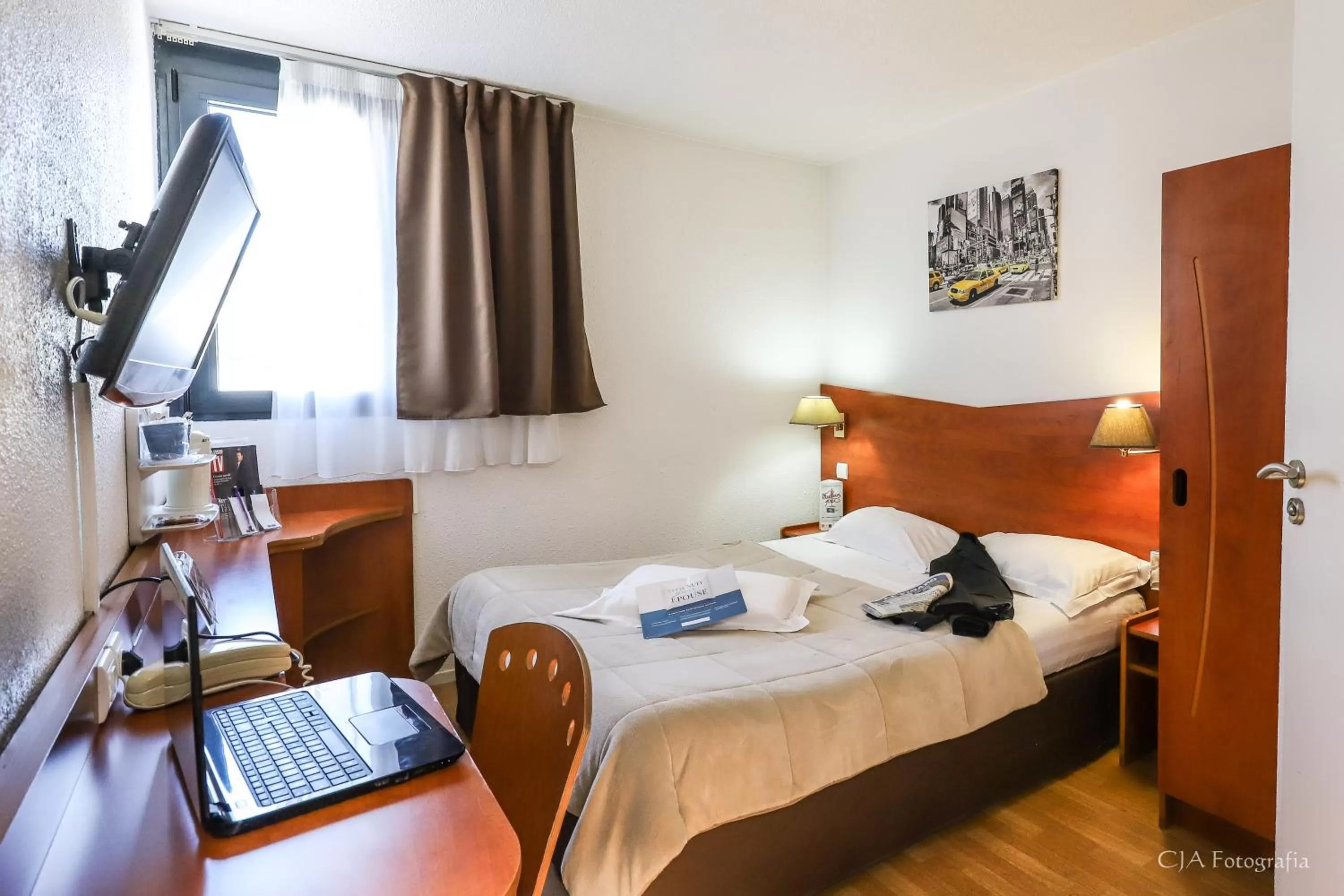 Bedroom, Bed in Hotel Restaurant Kyriad Brive Centre