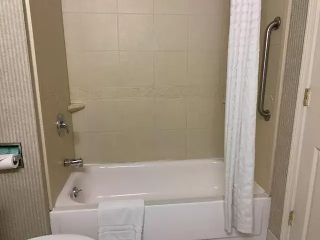 Bathroom in White River Inn & Suites