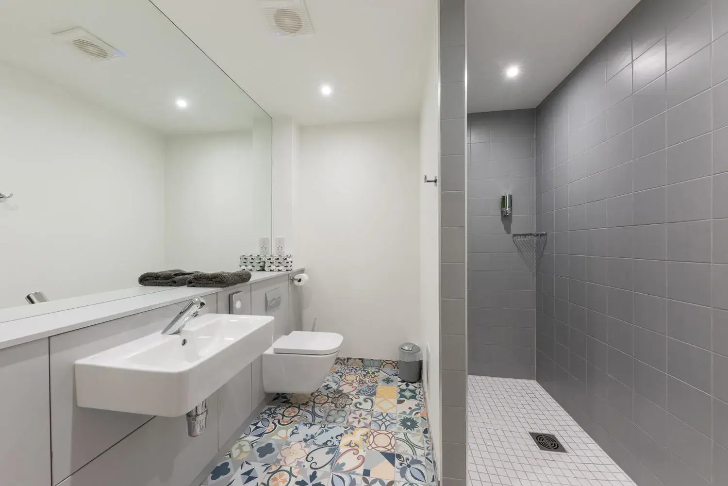 Shower, Bathroom in Radcliffes Lodge Bunkhouse