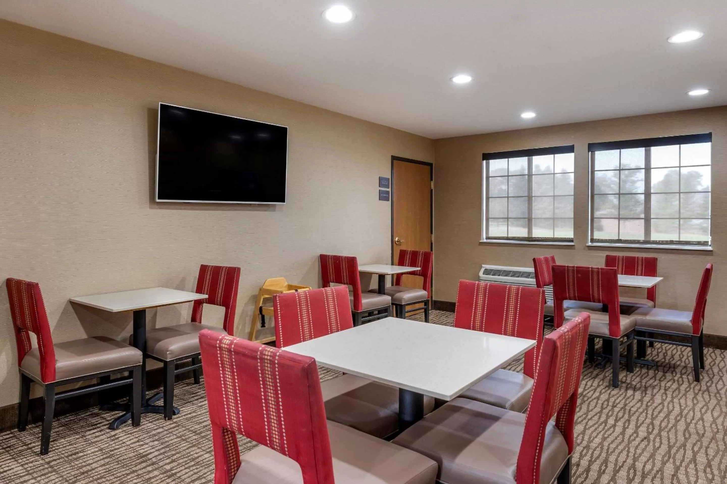 Restaurant/places to eat in Comfort Inn & Suites Napoleon
