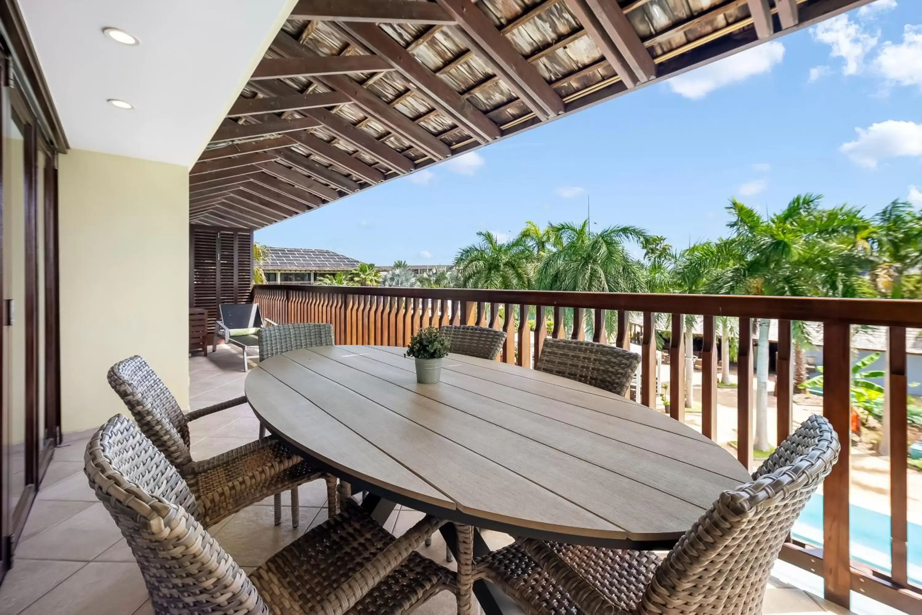 View (from property/room), Balcony/Terrace in LionsDive Beach Resort