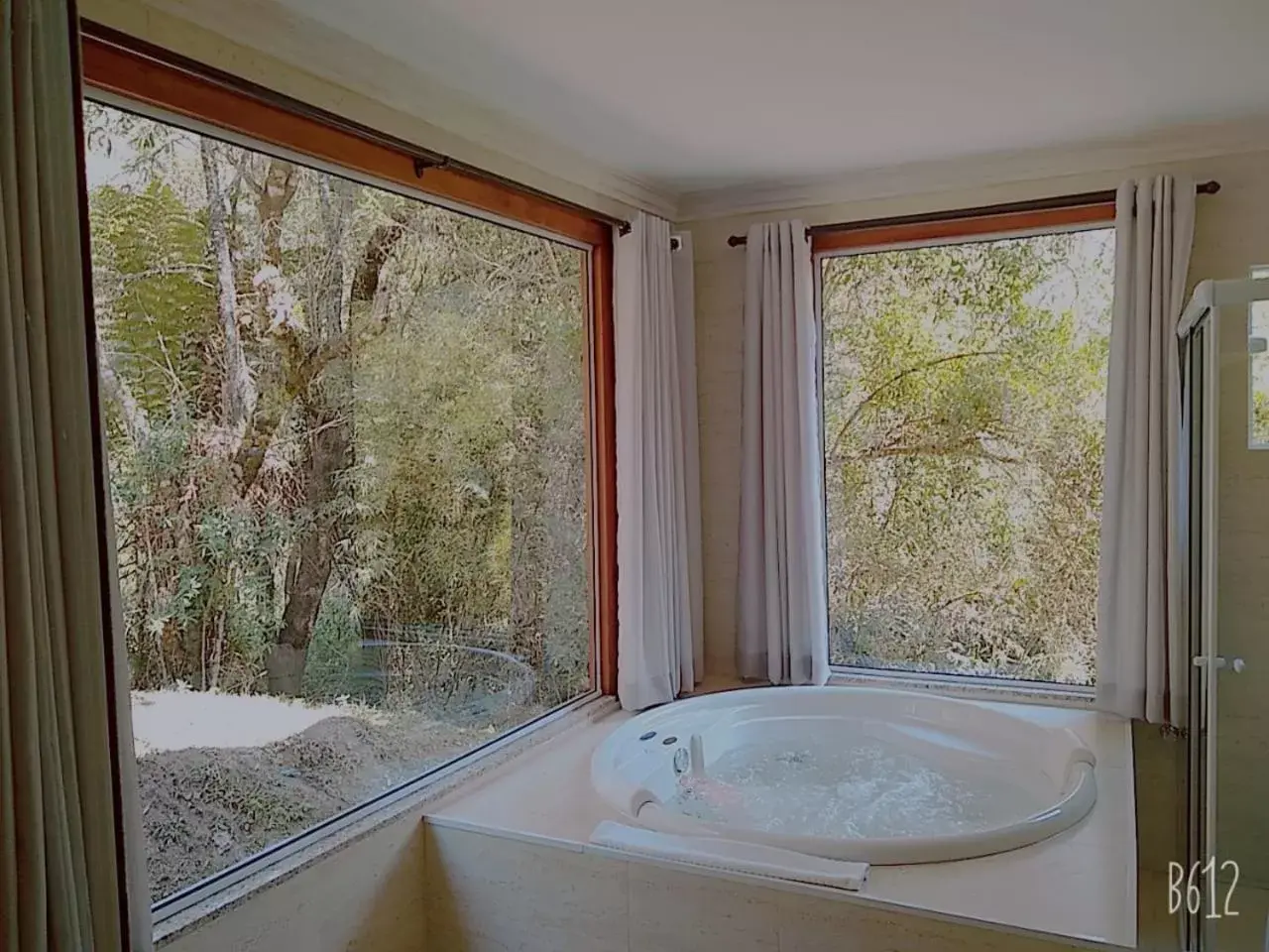 Chalet with Panoramic Spa Bath and Fireplace and Gourmet Balcony - Chardonnay in MD Luar da Montanha Chalet with Panoramic Spa Bath and Fireplace and Gourmet Balcony - Chardonnay in MD Luar da Montanha