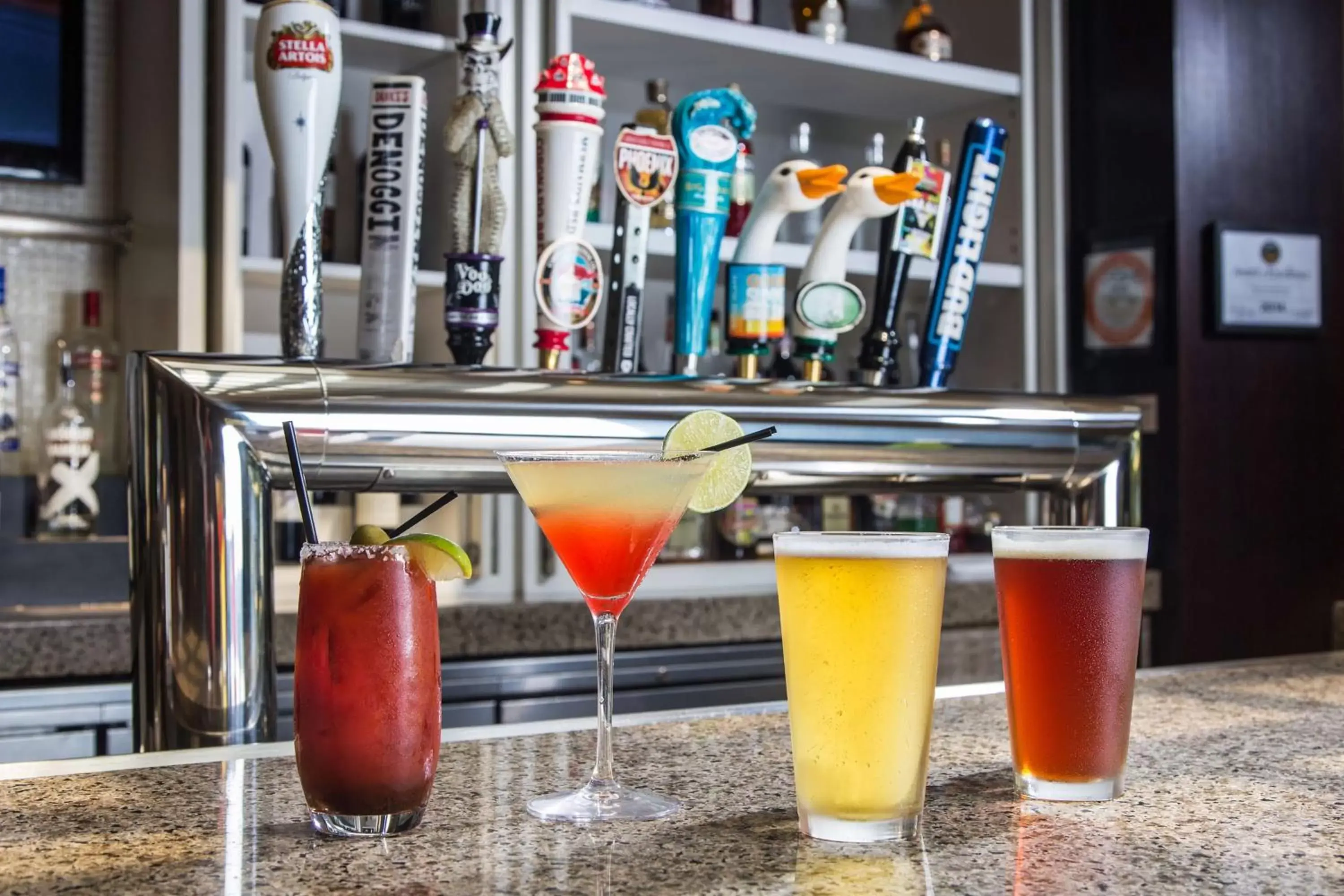 Lounge or bar in Hilton Irvine/Orange County Airport