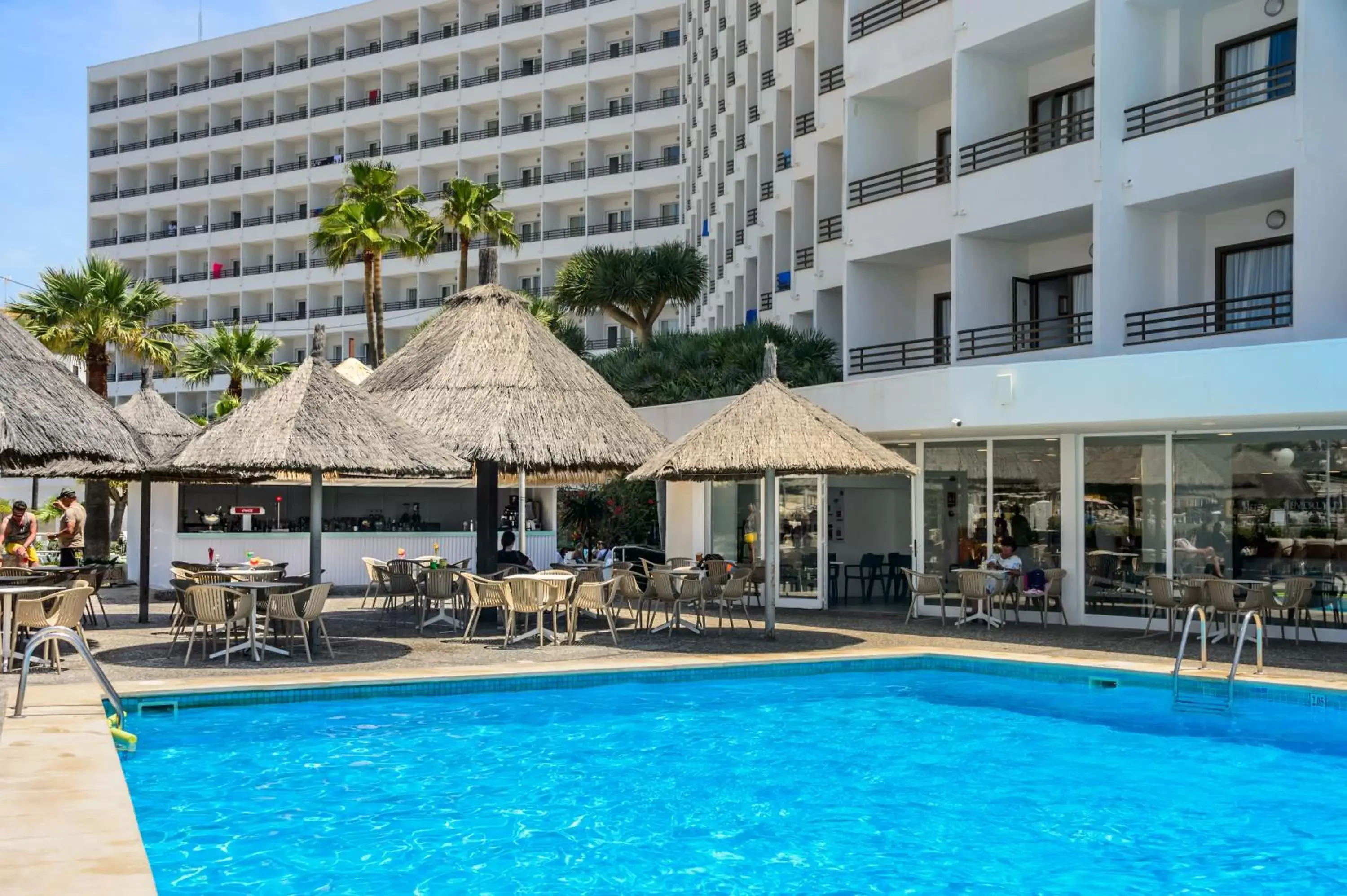 Swimming Pool in Hotel Vibra Beverly Playa