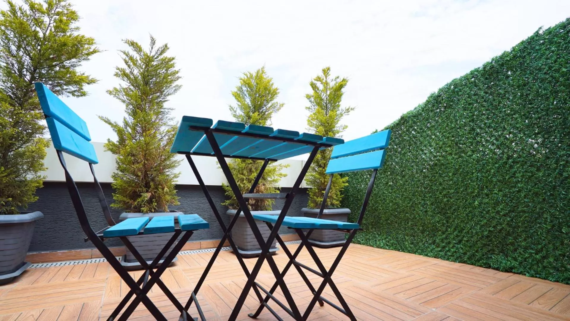 Patio in Homey AirPort Hotel