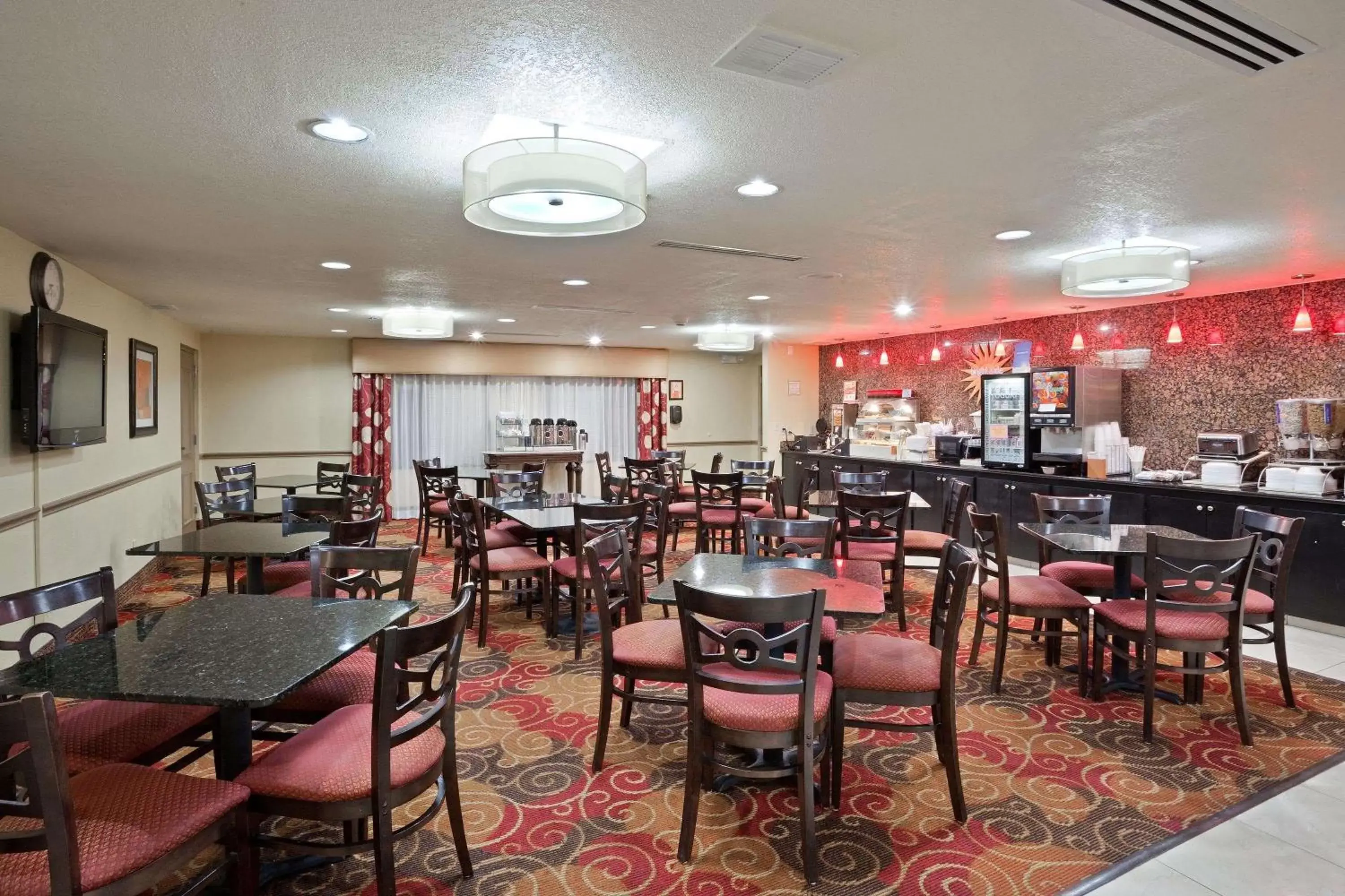 Restaurant/places to eat in La Quinta by Wyndham Salina Restaurant/places to eat in La Quinta by Wyndham Salina