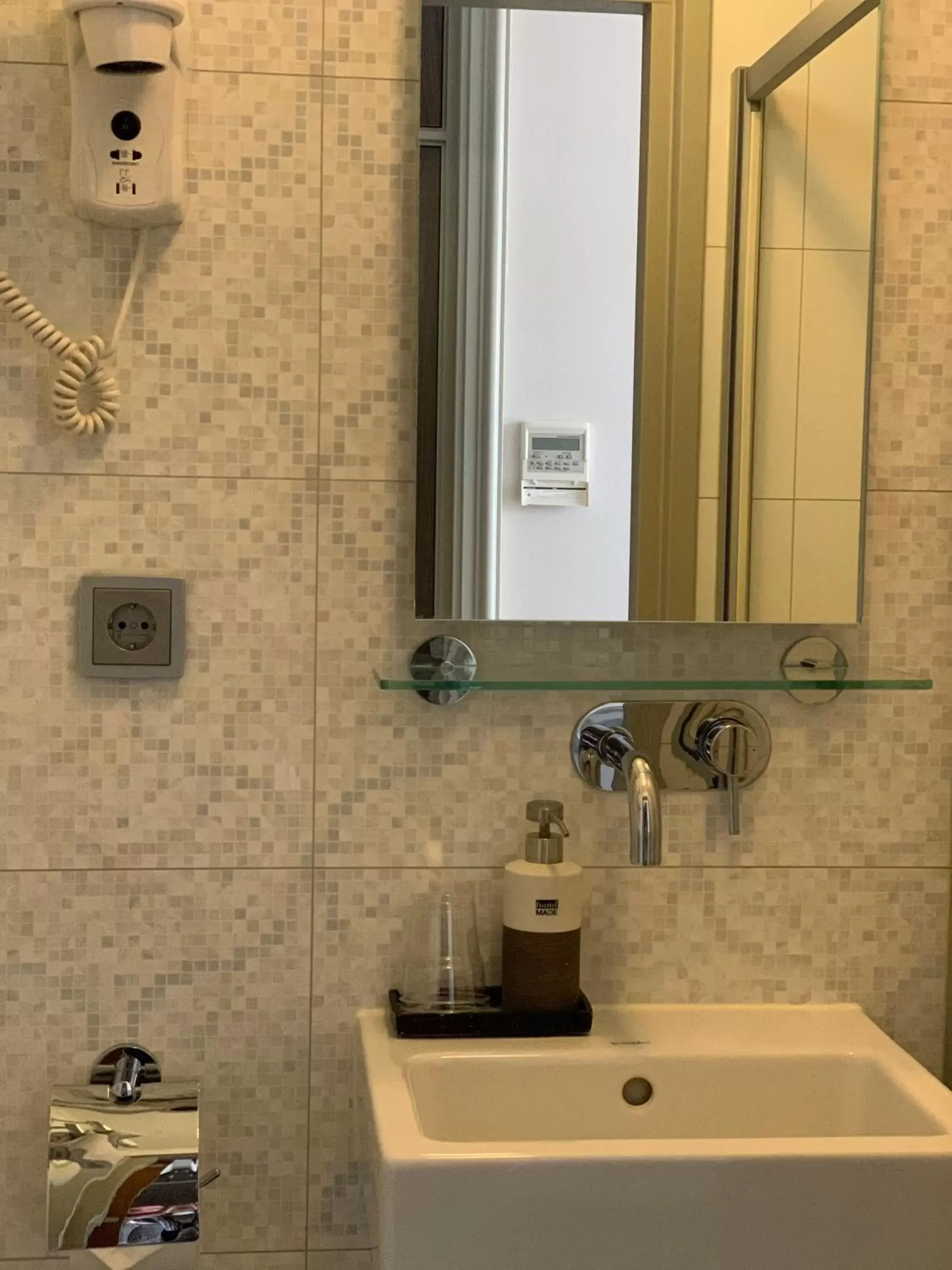 Bathroom in Hotel Clemens