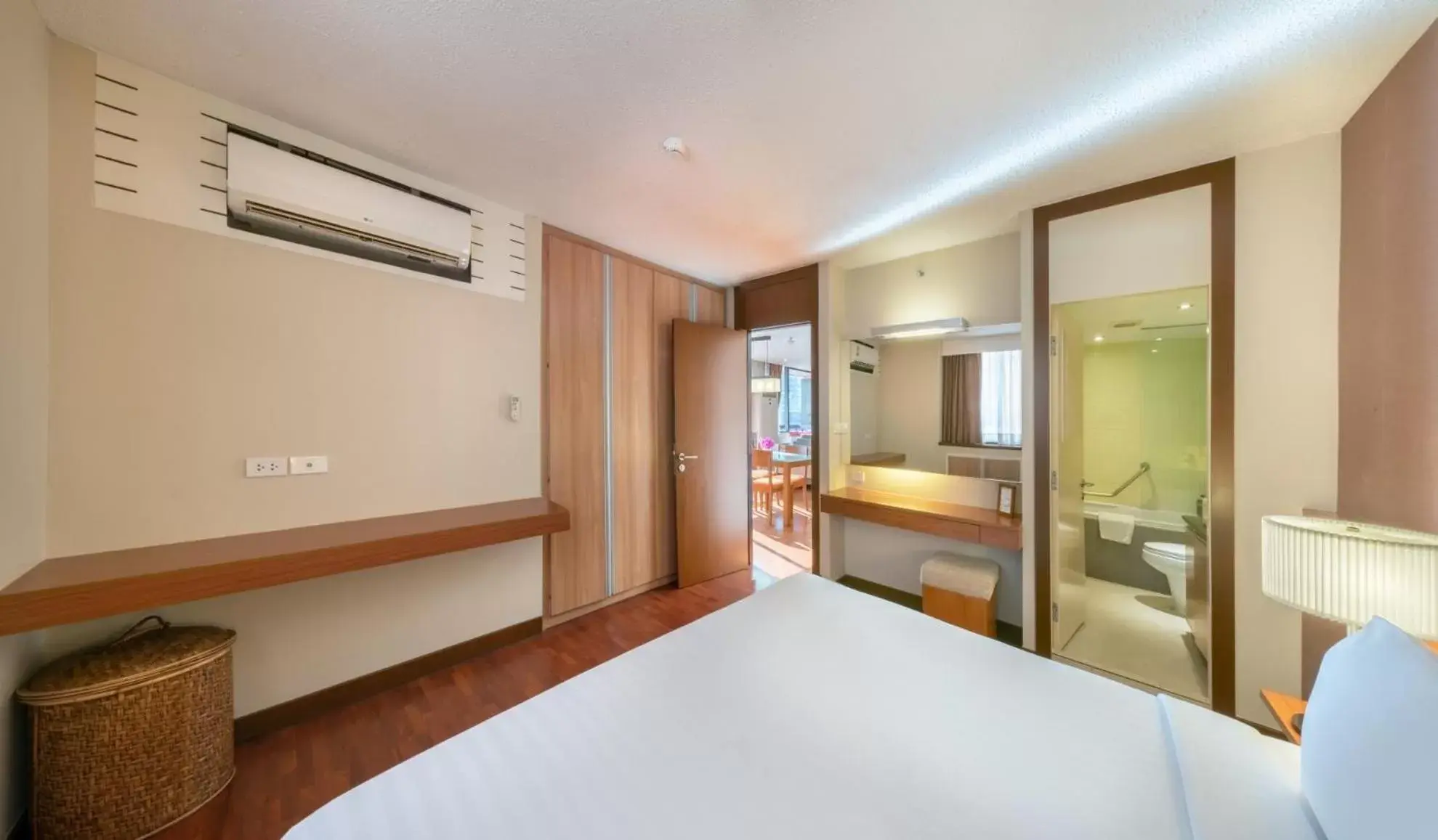 Bedroom, Bed in Bandara Suites Silom, Bangkok - SHA Extra Plus