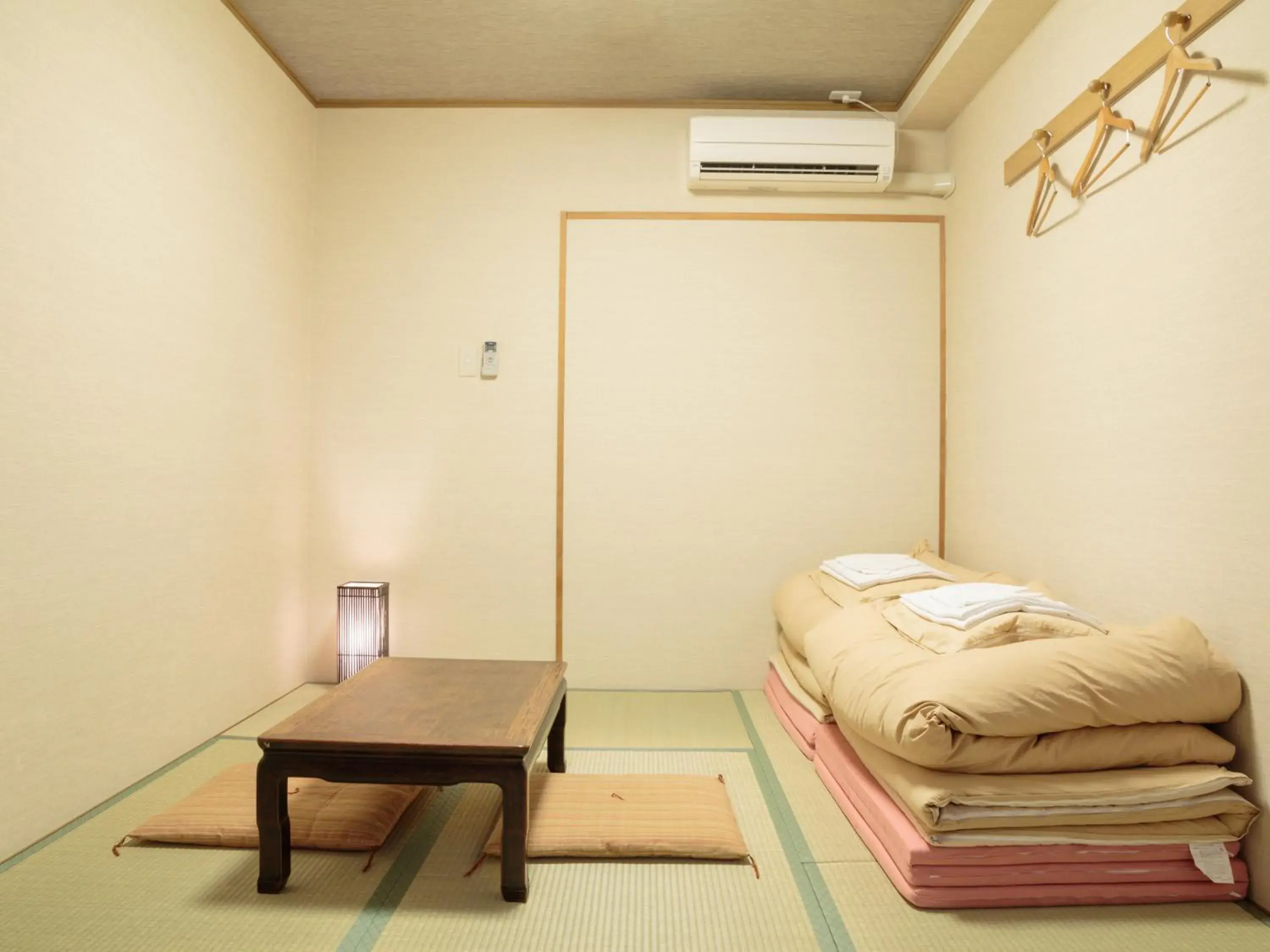 Photo of the whole room, Bed in Kyoto Hana Hostel