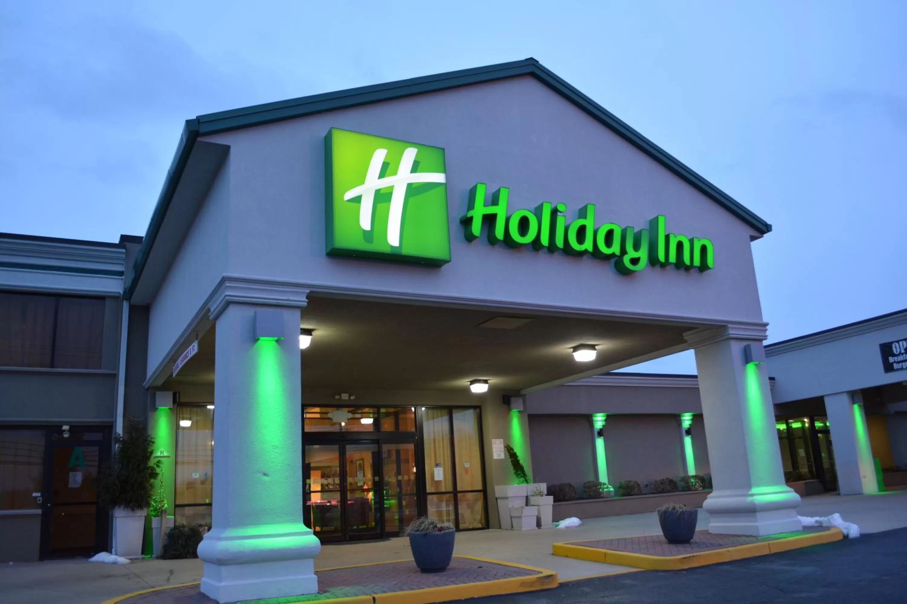 Property building in Holiday Inn Hazlet by IHG