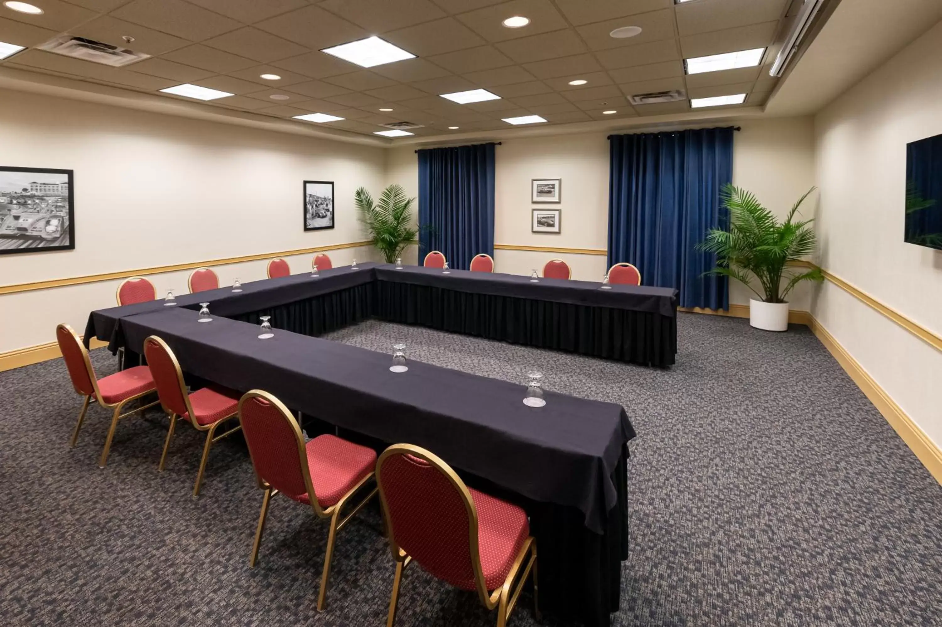 Business facilities in SEVEN Sebring Raceway Hotel