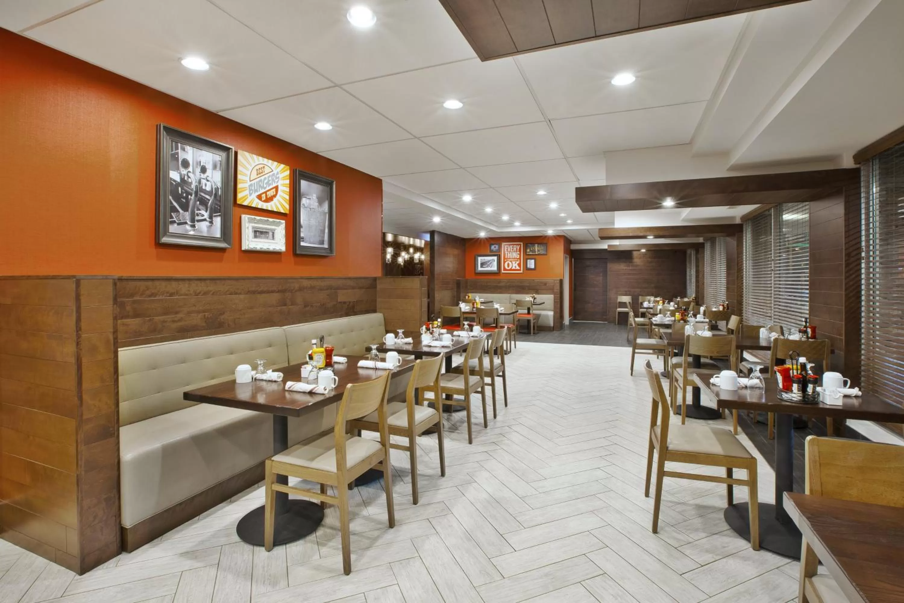 Breakfast in Holiday Inn Columbus Dwtn-Capitol Square by IHG