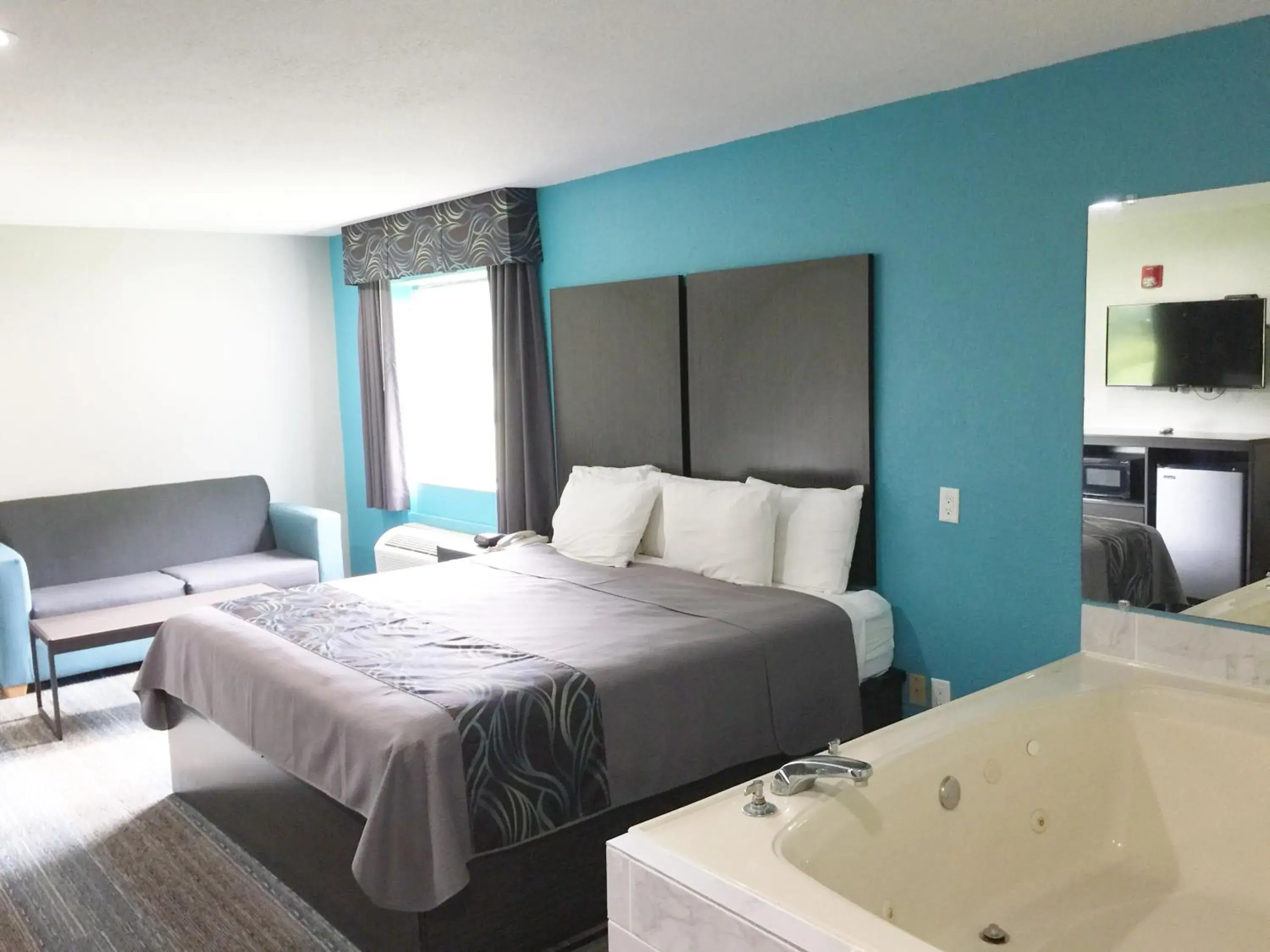 Bed in Americas Best Value Inn & Suites Mont Belvieu Houston