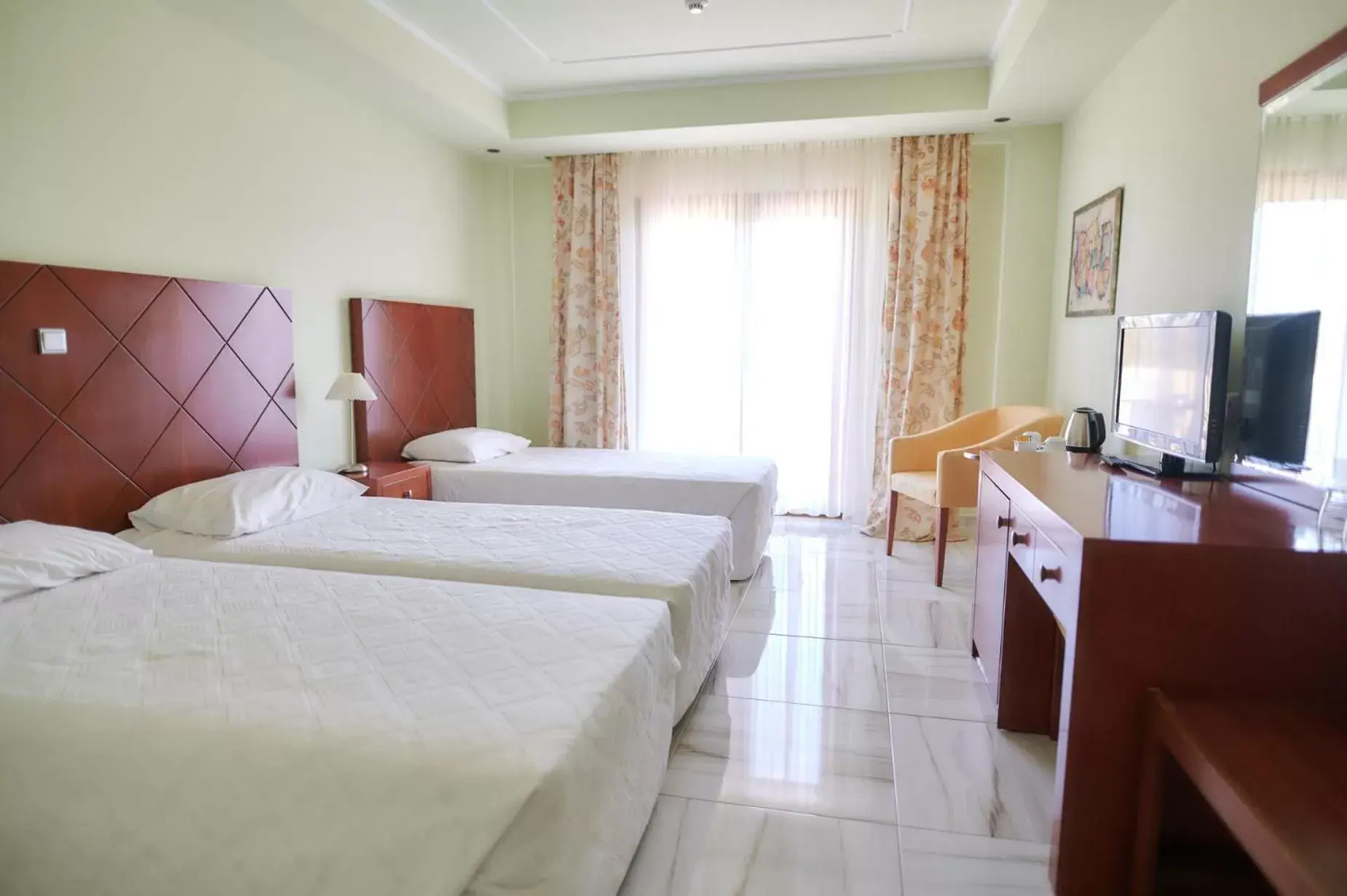 Bedroom, TV/Entertainment Center in Nefeli Hotel