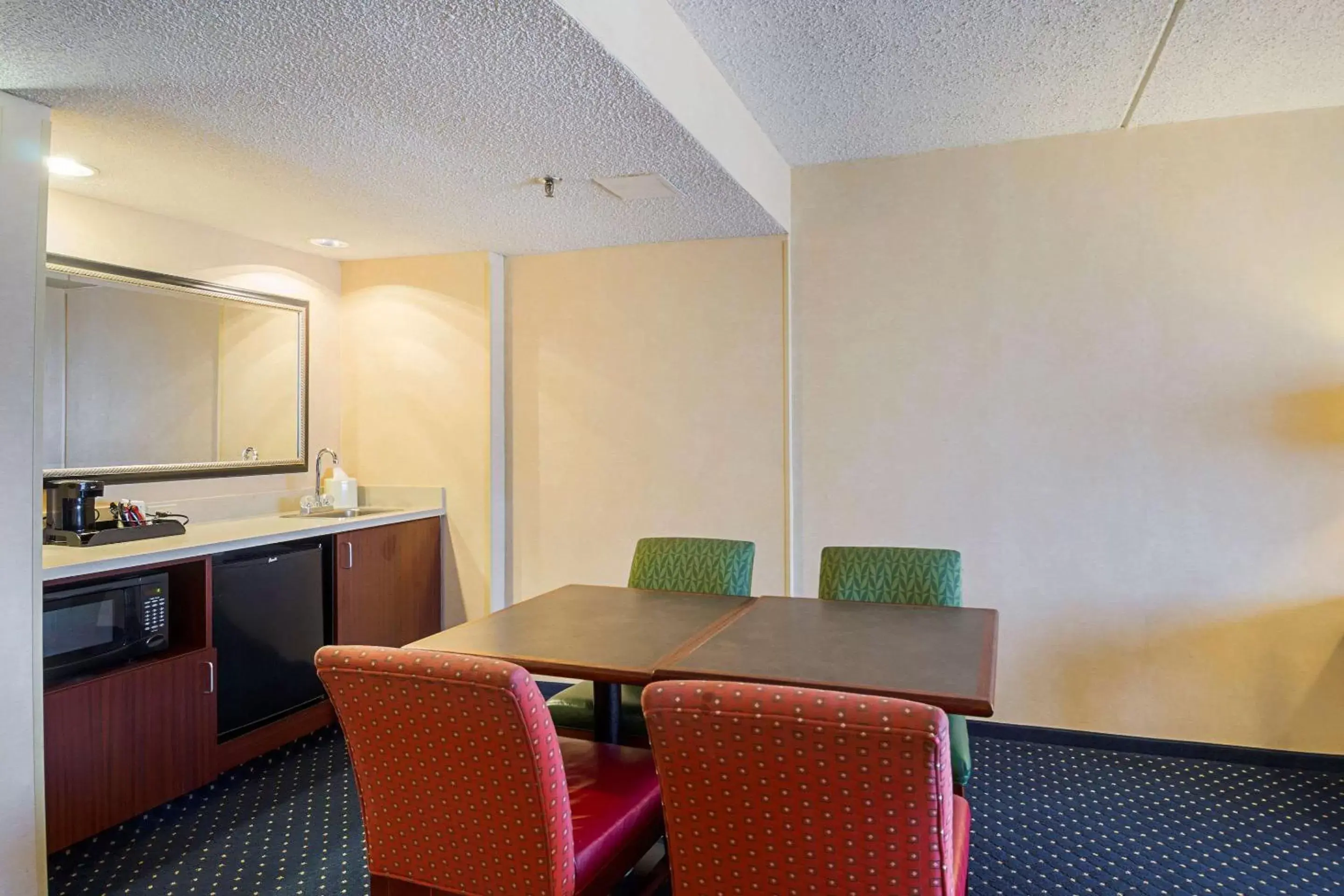 Photo of the whole room, Kitchen/Kitchenette in Quality Inn Boston-Revere