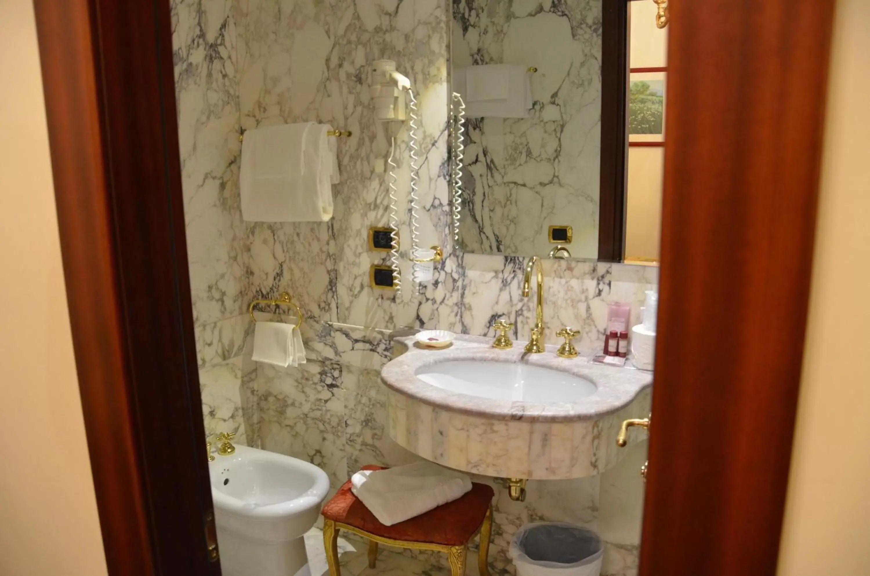 Bathroom in Hotel Des Epoques