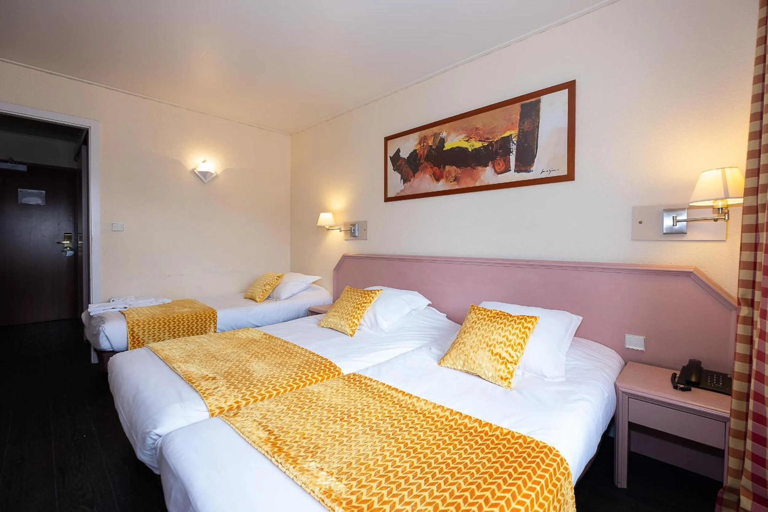 Bed in The Originals City Hotel de l Ange Guebwiller