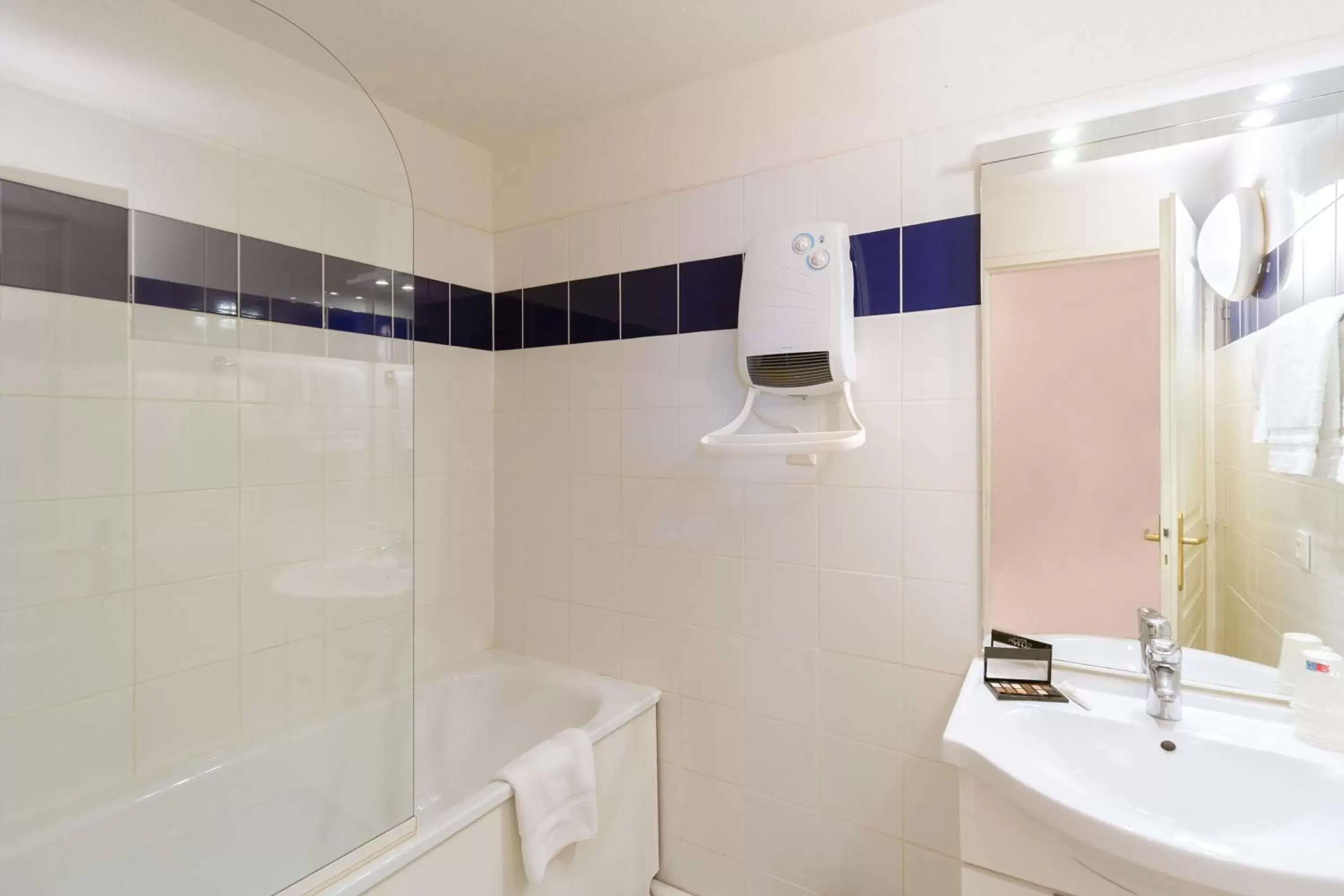 Bathroom in Garden & City Evian - Lugrin