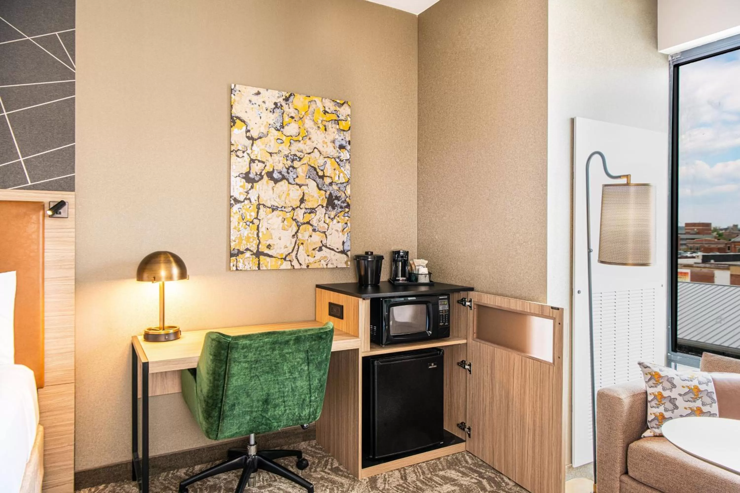 Kitchen or kitchenette in SpringHill Suites by Marriott Baltimore Downtown Convention Center Area