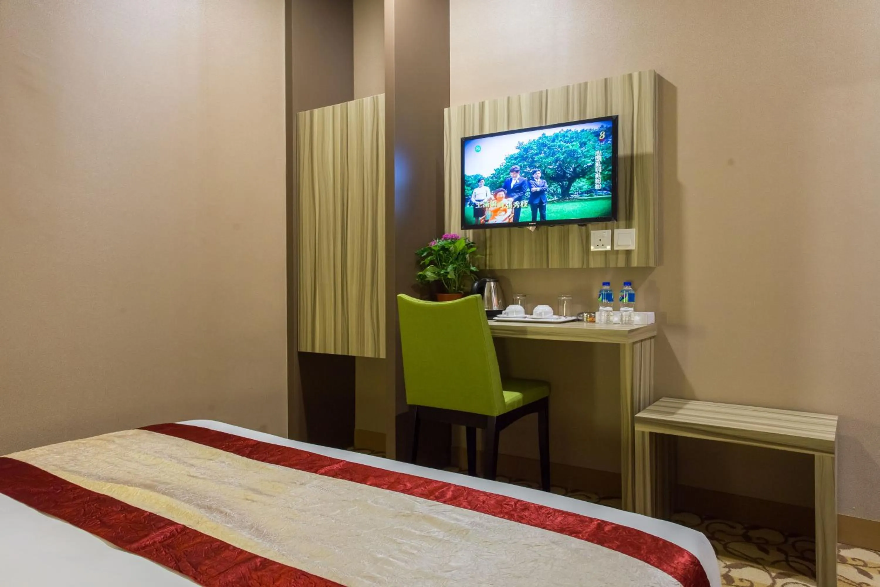 Bedroom, Bed in LS Hotel