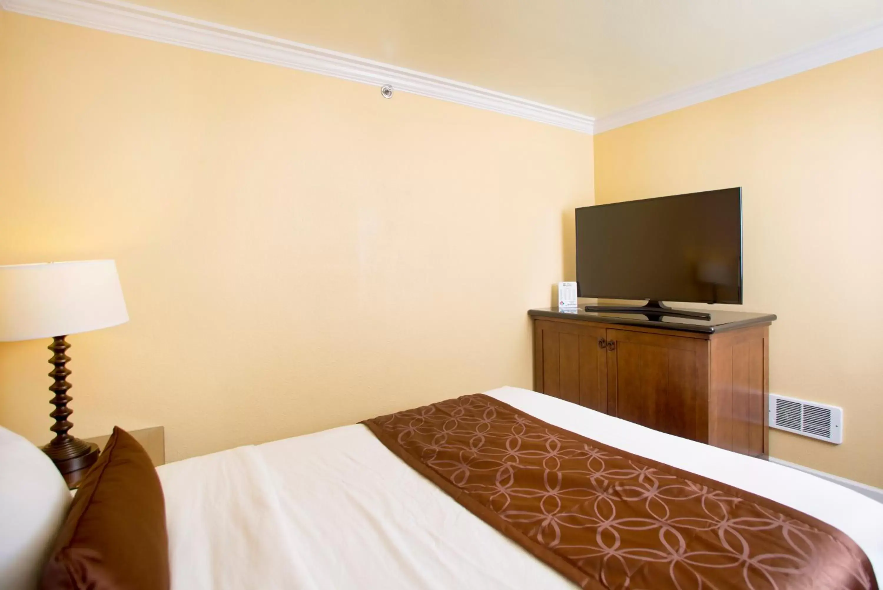 TV and multimedia, Bed in Royal Victorian Motel