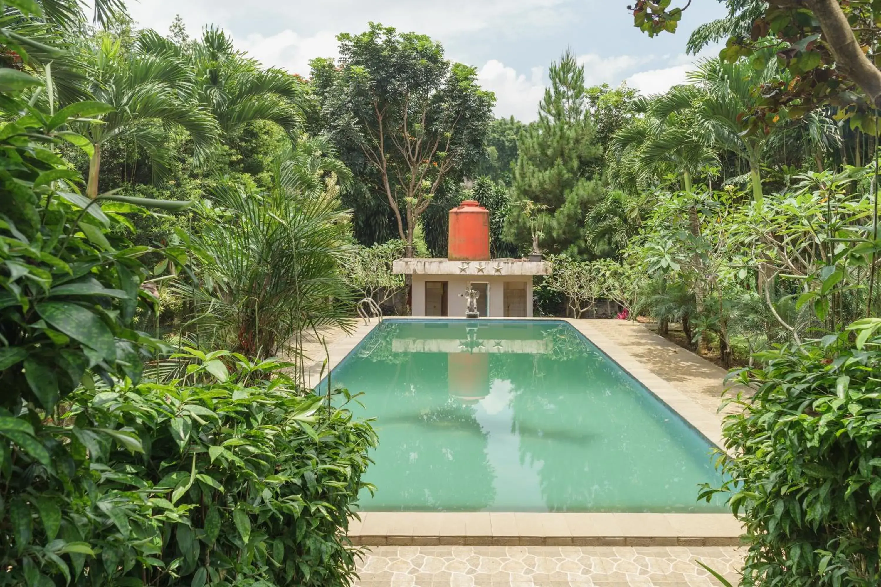 Swimming Pool in RedDoorz Plus at Hotel Negeri Baru Lodaya Puncak