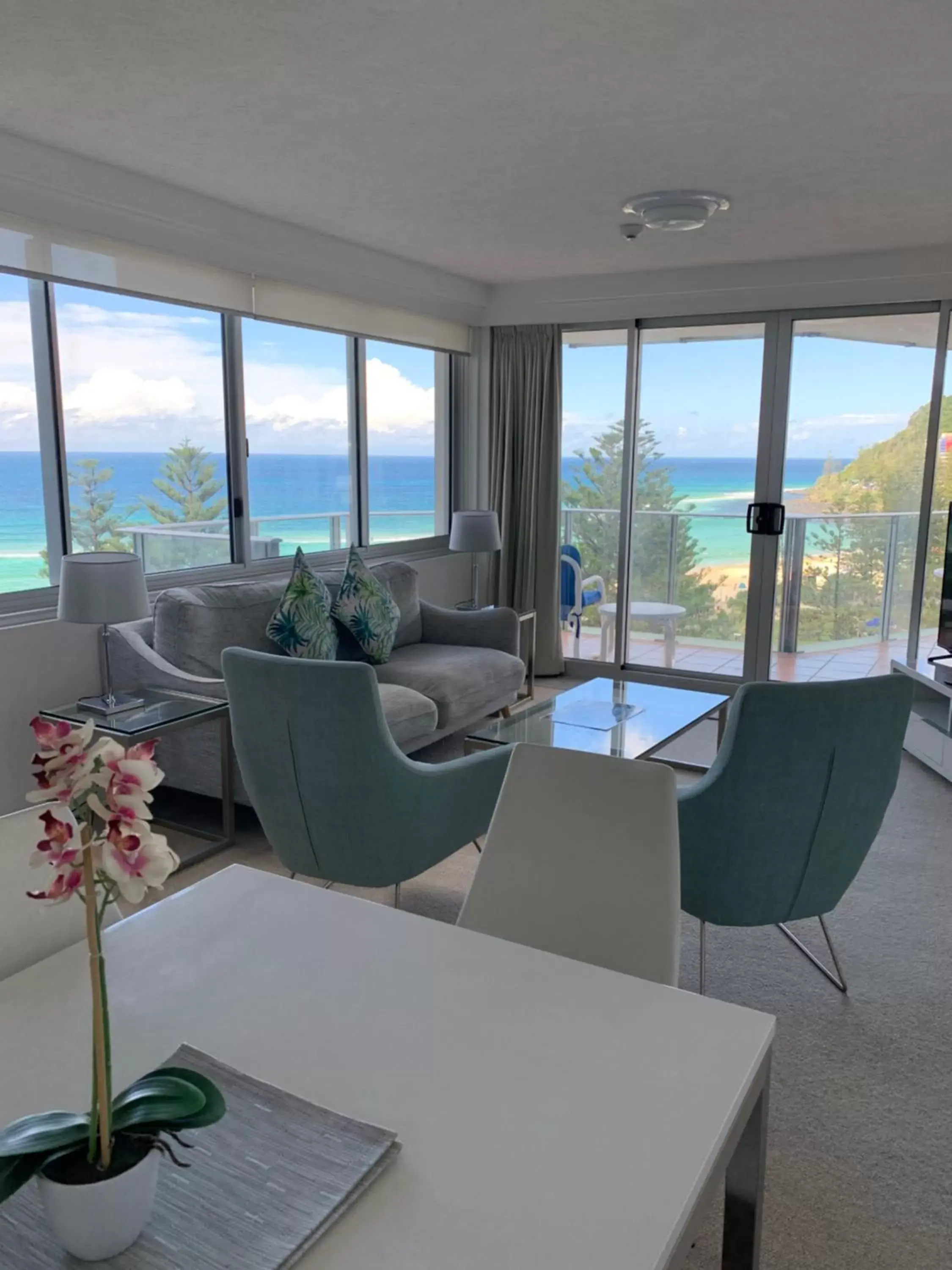 Living room in Pacific Regis Beachfront Holiday Apartments