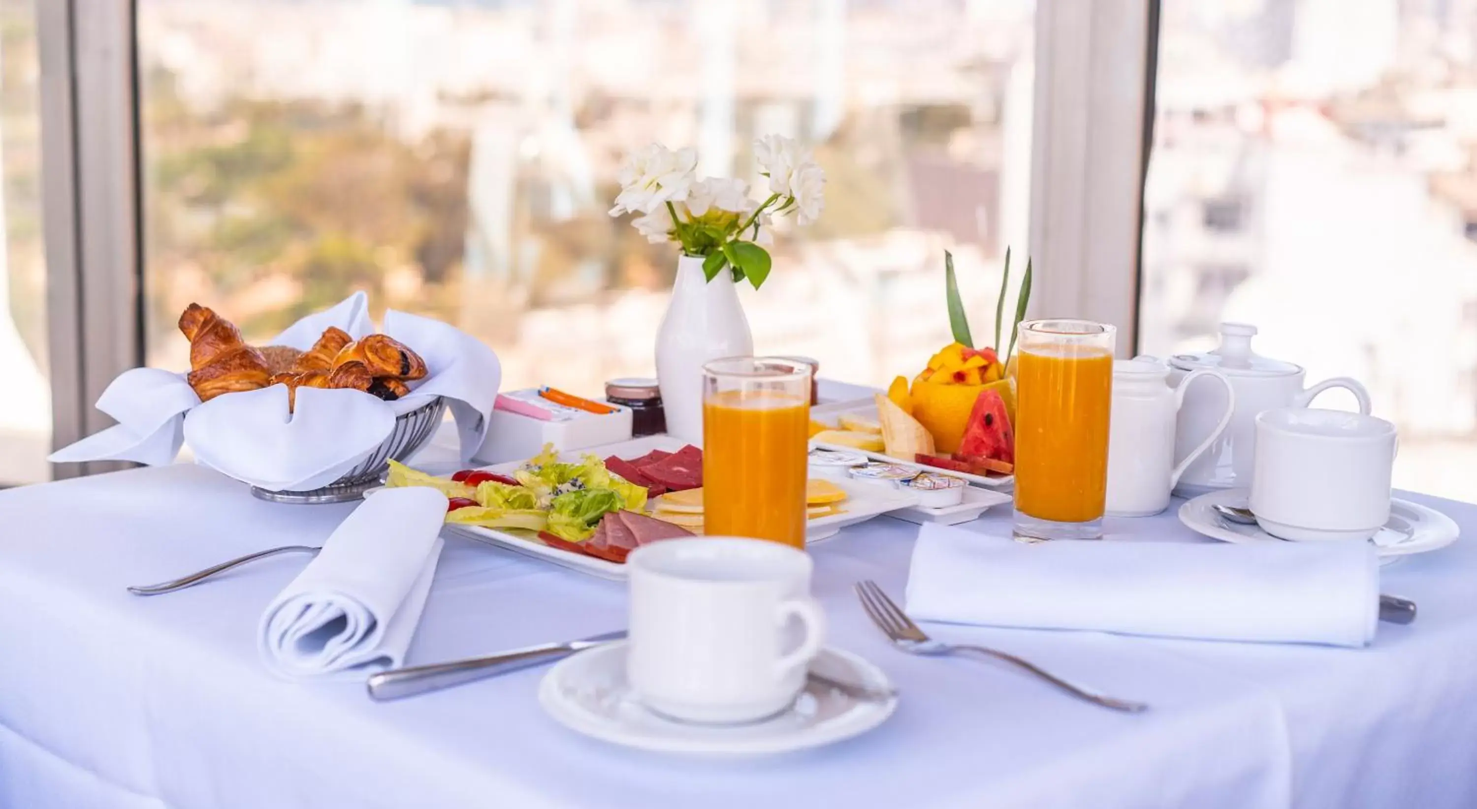 Restaurant/places to eat, Breakfast in Mövenpick Hotel Casablanca