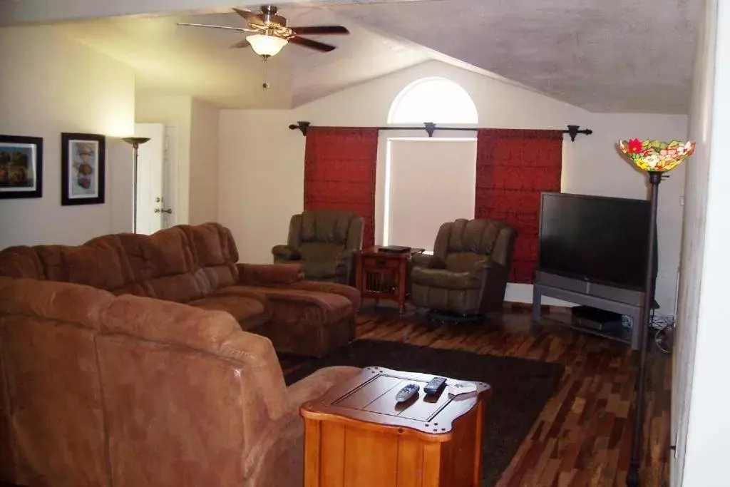 Seating Area in Lakeshore Lodge