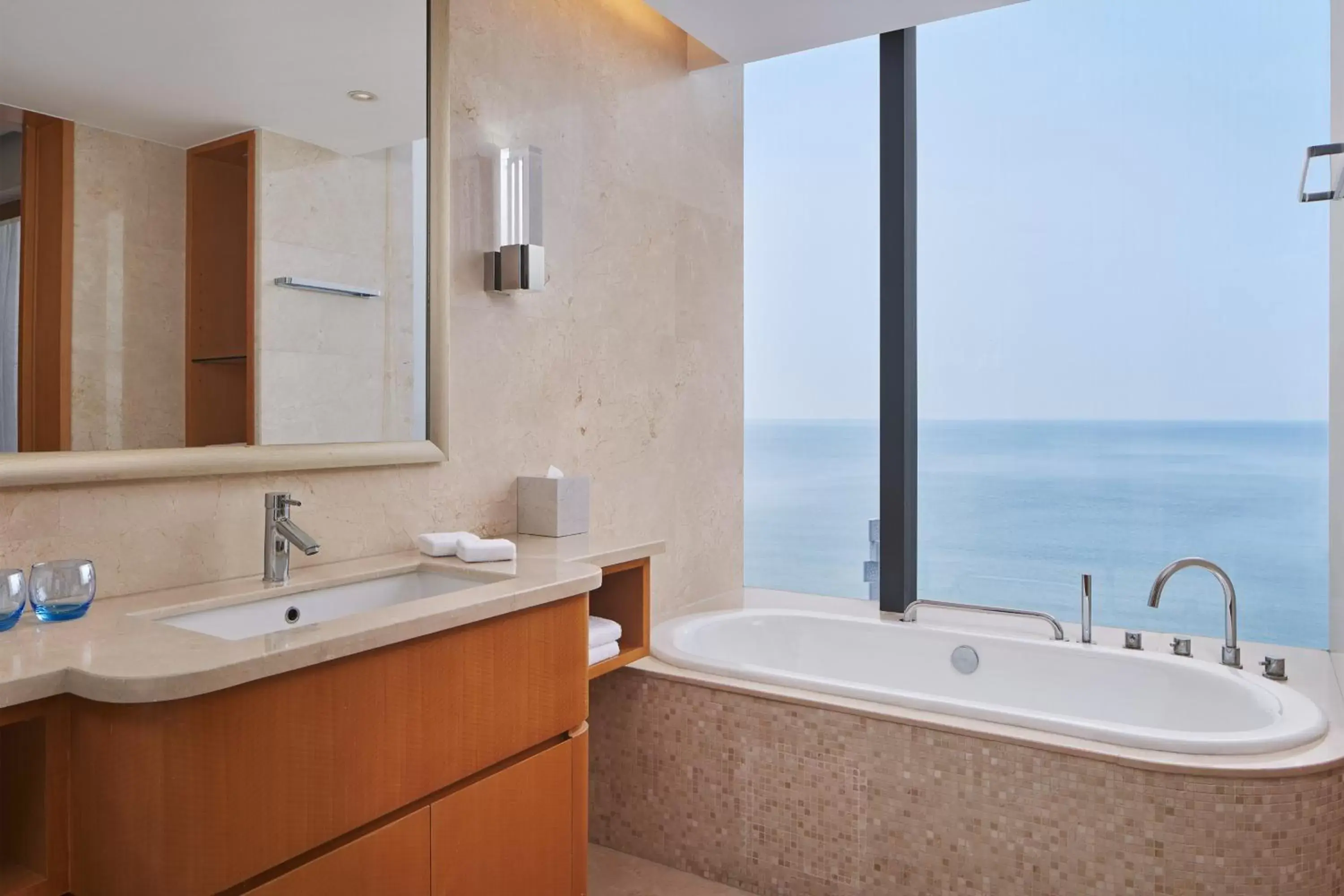 Bathroom in Sheraton Yantai Golden Beach Resort