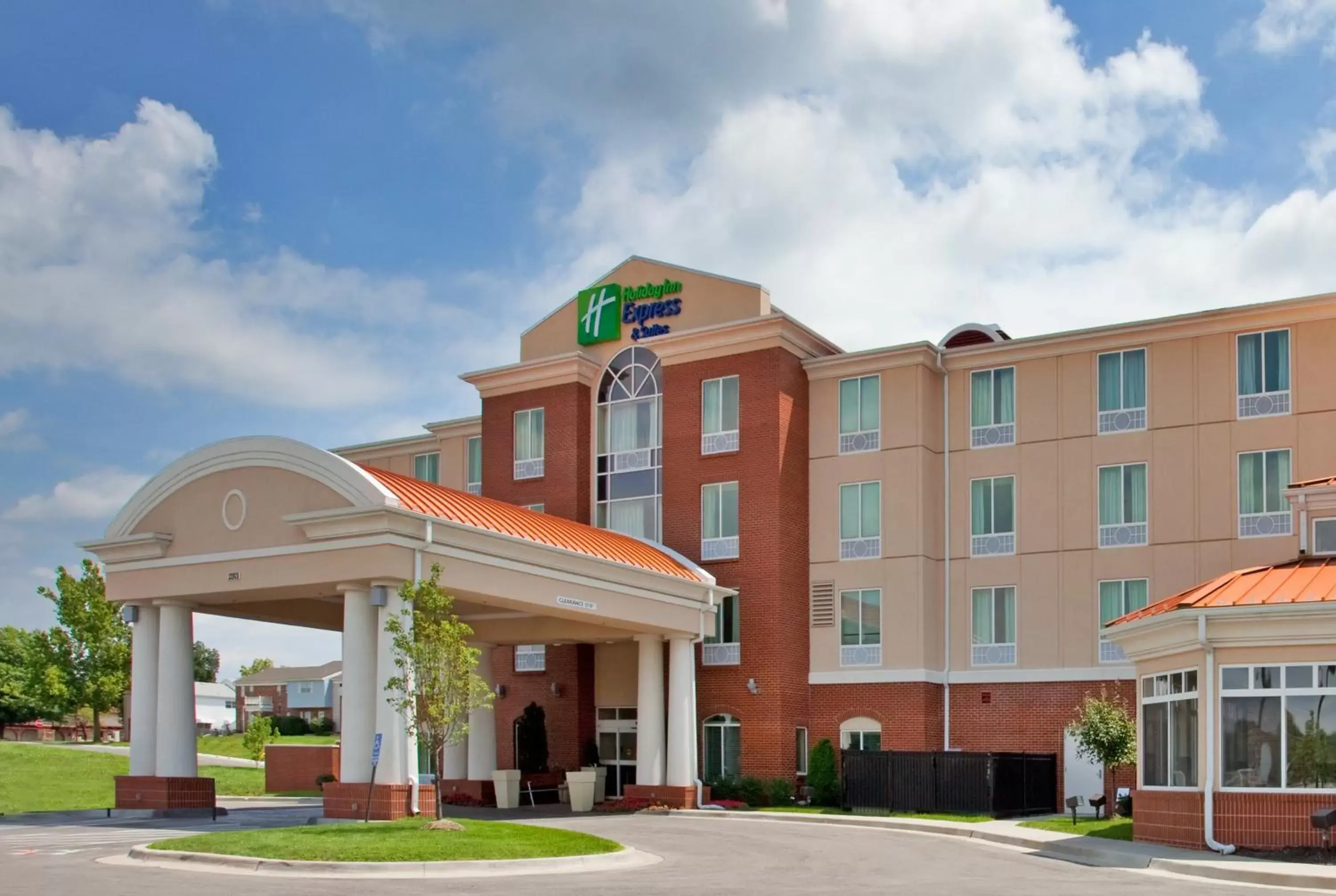 Property Building in Holiday Inn Express Hotel & Suites Kansas City - Grandview, an IHG Hotel