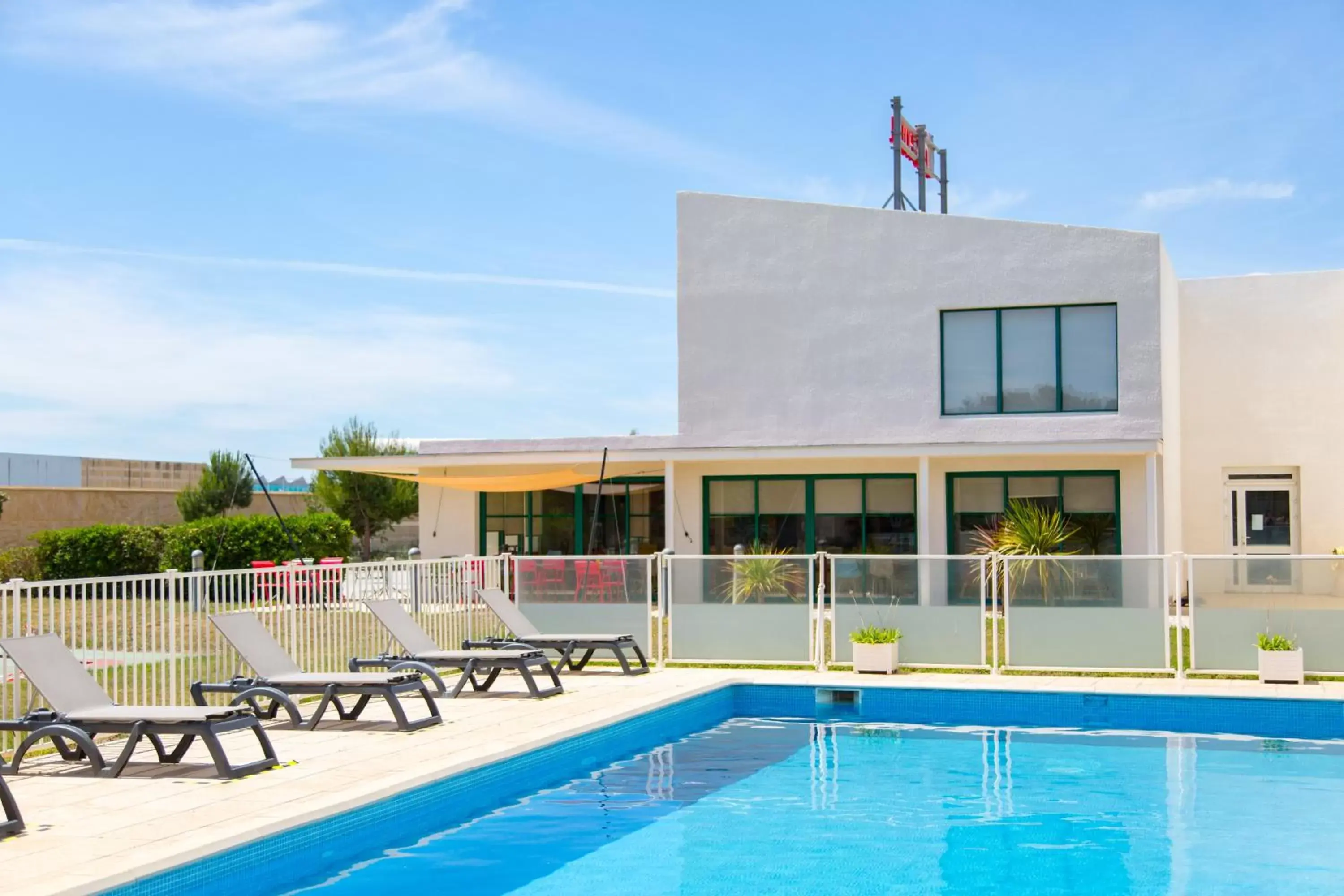 Property building, Swimming Pool in ibis Perpignan Nord Rivesaltes