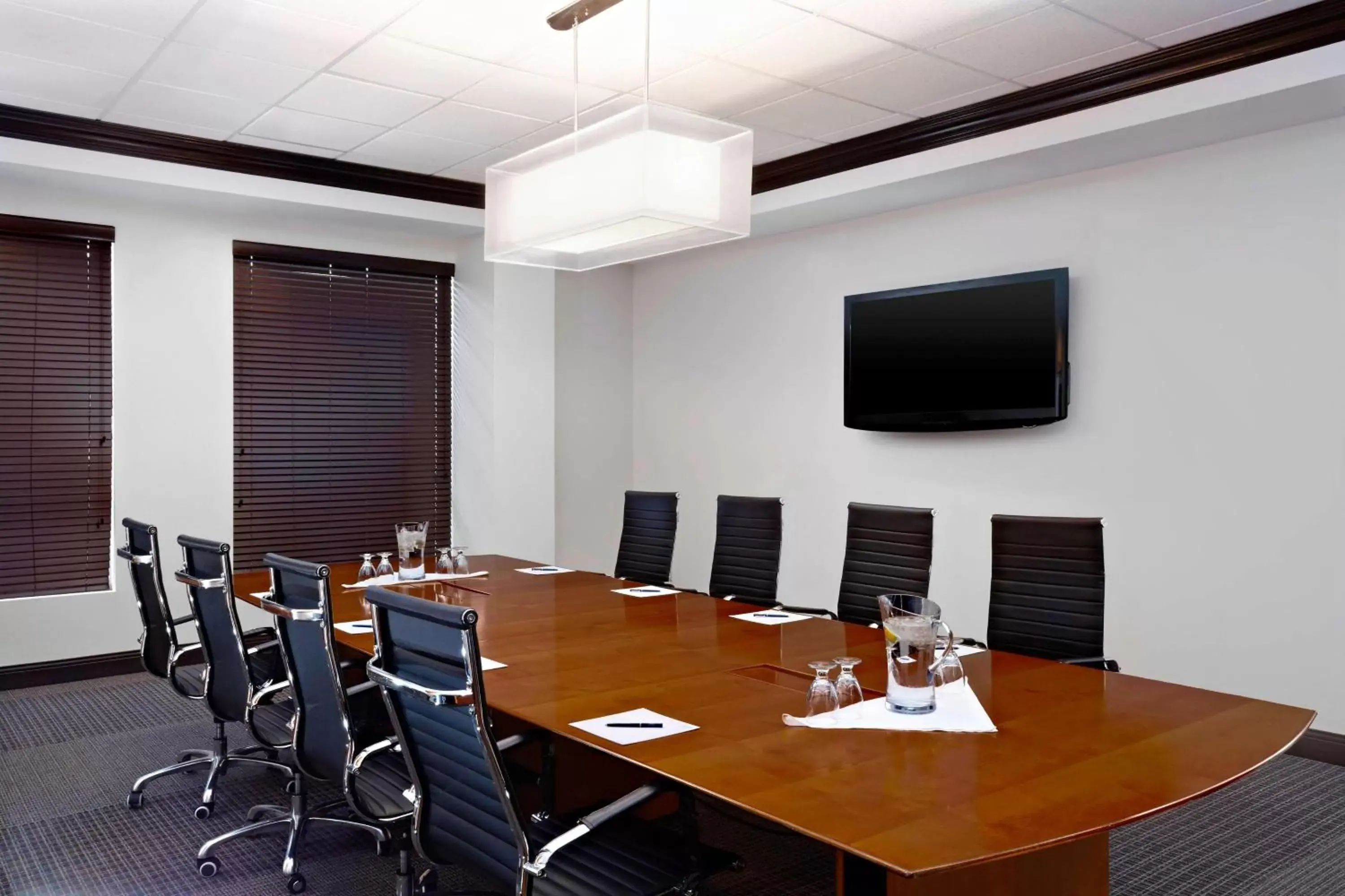 Meeting/conference room in Four Points by Sheraton Hotel & Suites Calgary West