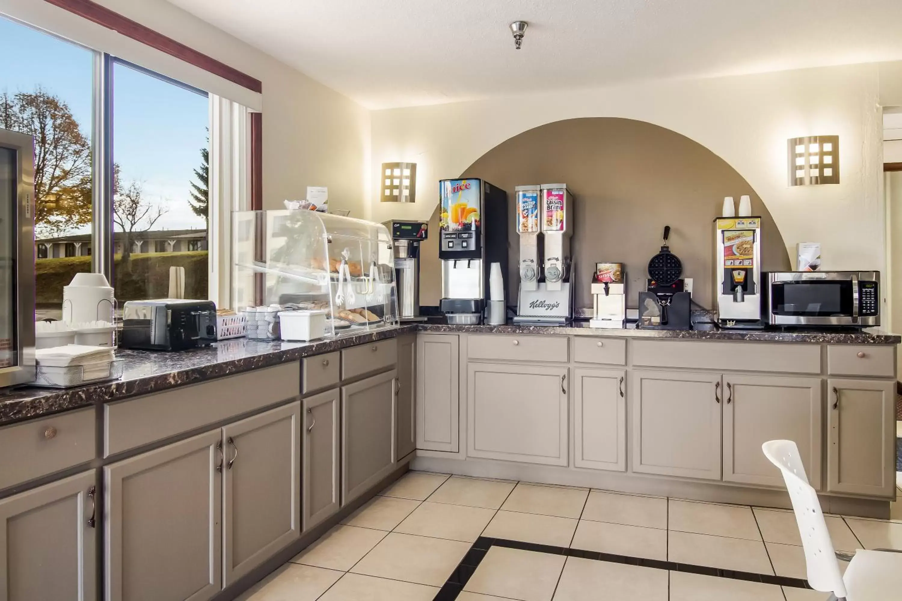 Food and drinks in Days Inn by Wyndham Somerset PA I-70 I-76 Food and drinks in Days Inn by Wyndham Somerset PA I-70 I-76