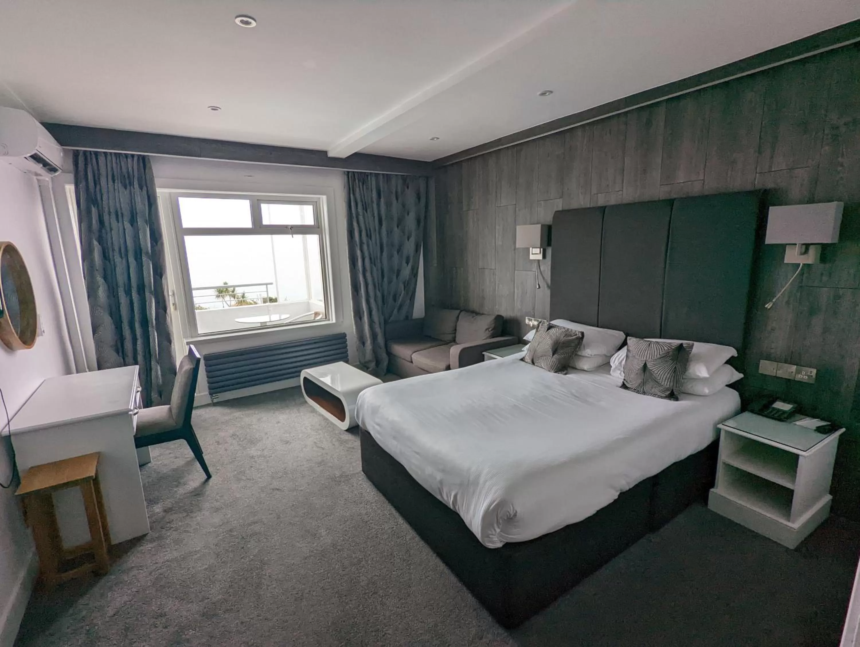 Bedroom, Bed in Cumberland Hotel - OCEANA COLLECTION