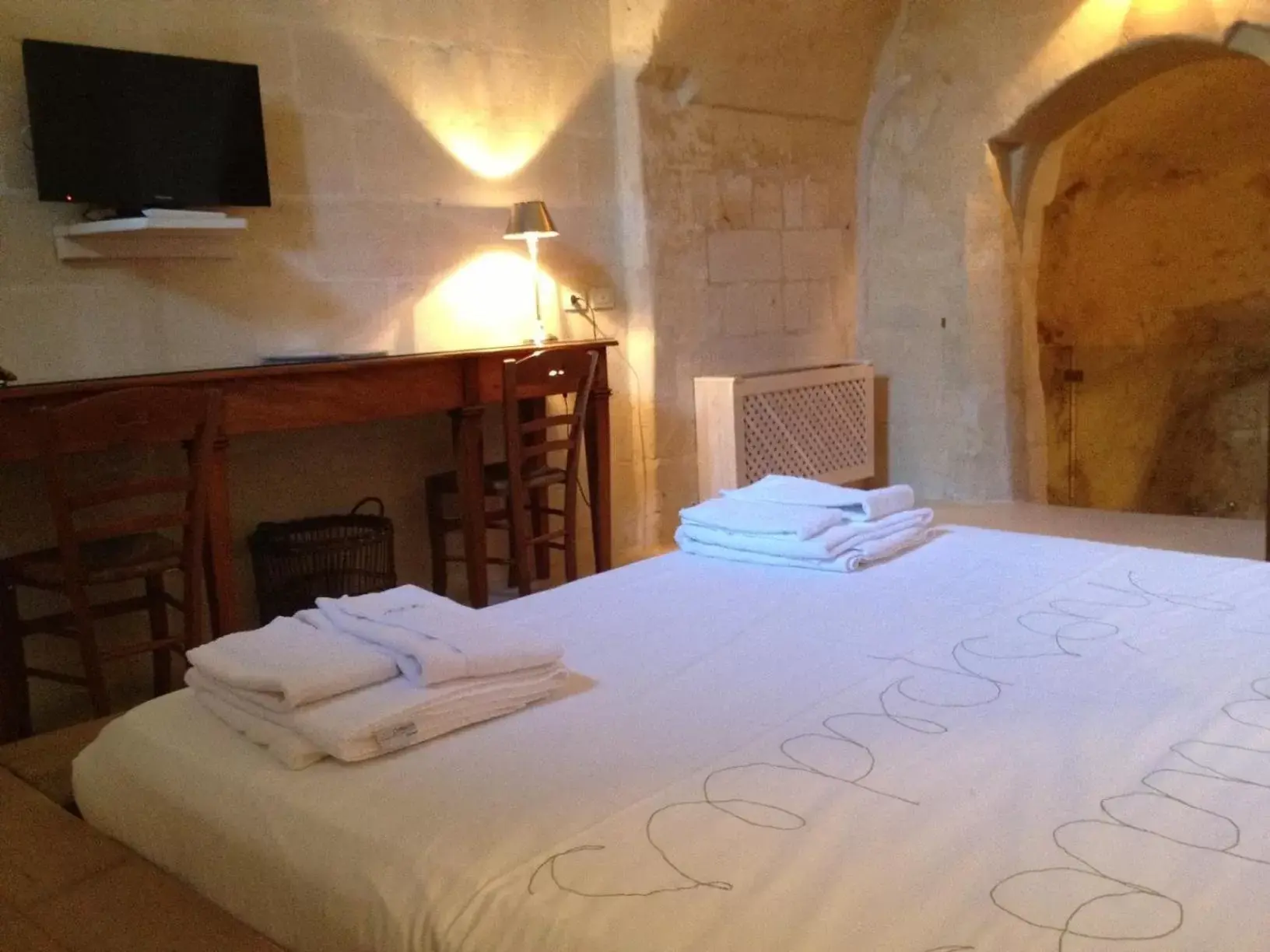 Bedroom, Bed in L'Hotel In Pietra