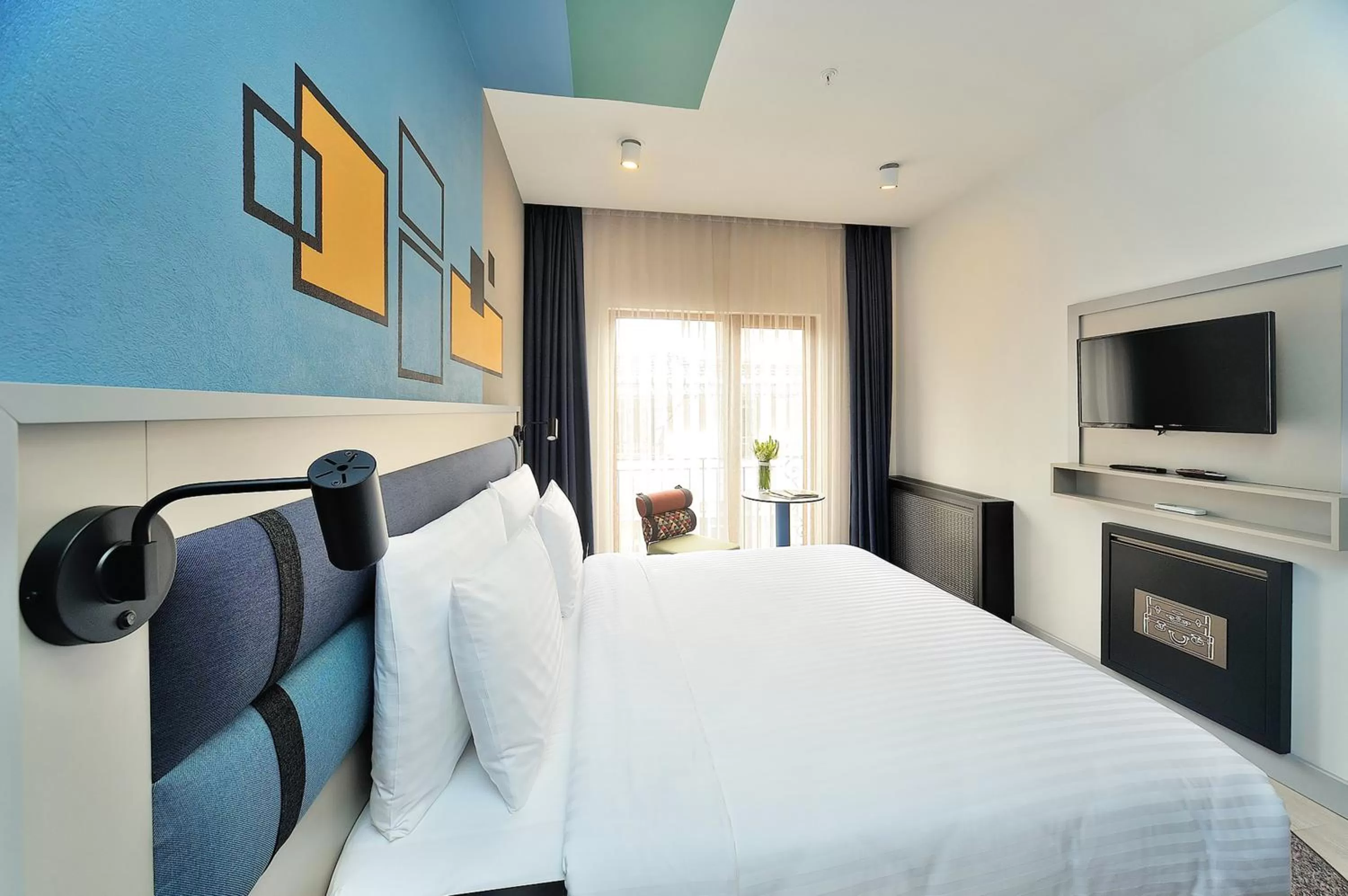 Communal lounge/ TV room, Bed in Stayso by Cloud7 Hotels