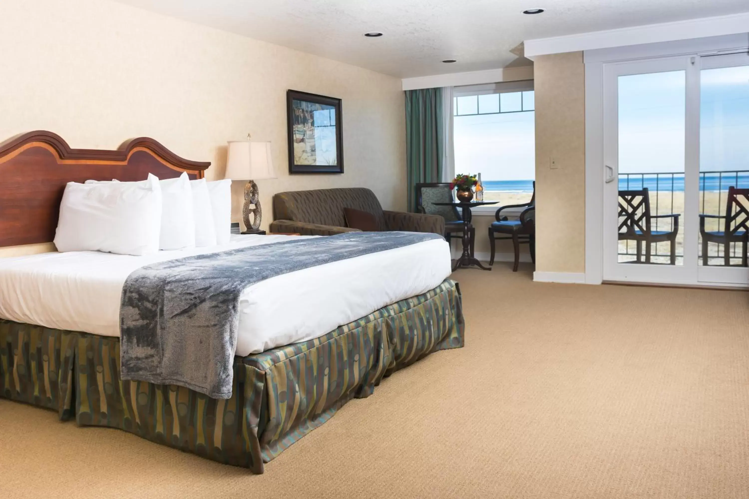 One Bedroom King Suite - Oceanfront in Inn of the Four Winds Seaside Oceanfront