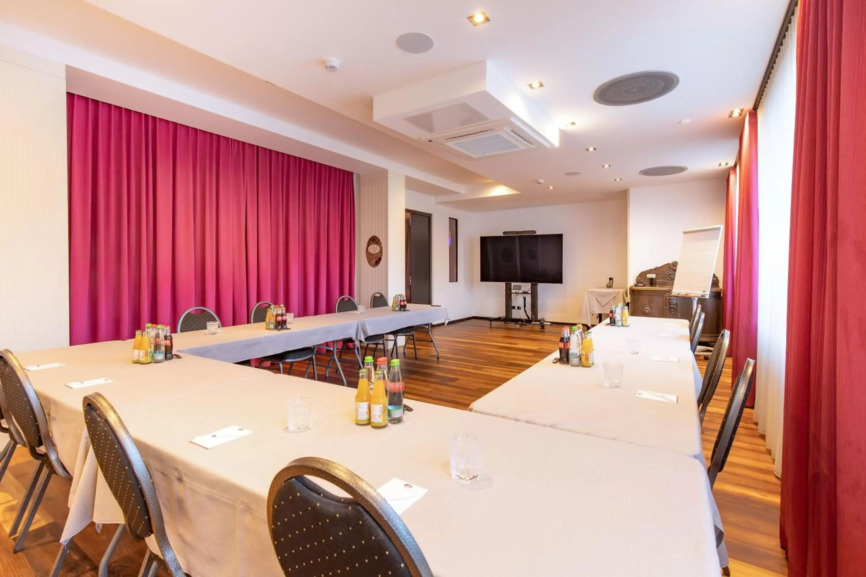 Meeting/conference room in La Mansion Vi Vadi Hotel