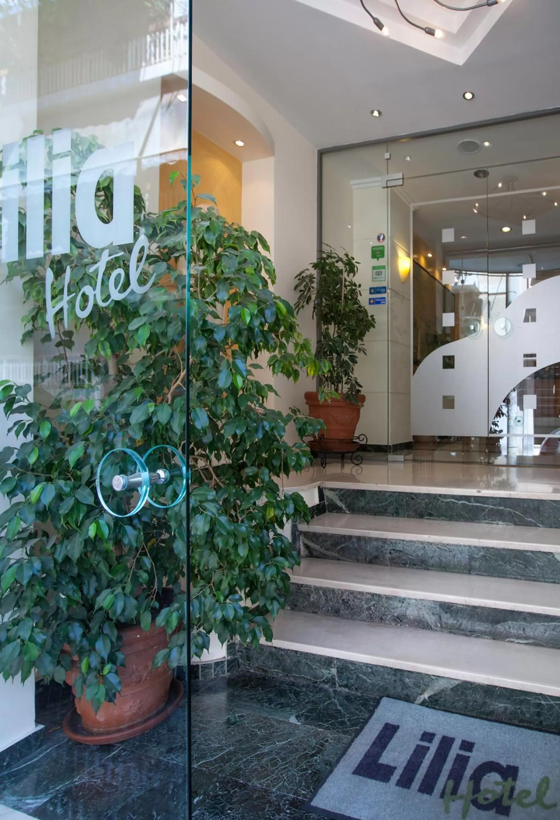 Facade/entrance in Lilia Hotel